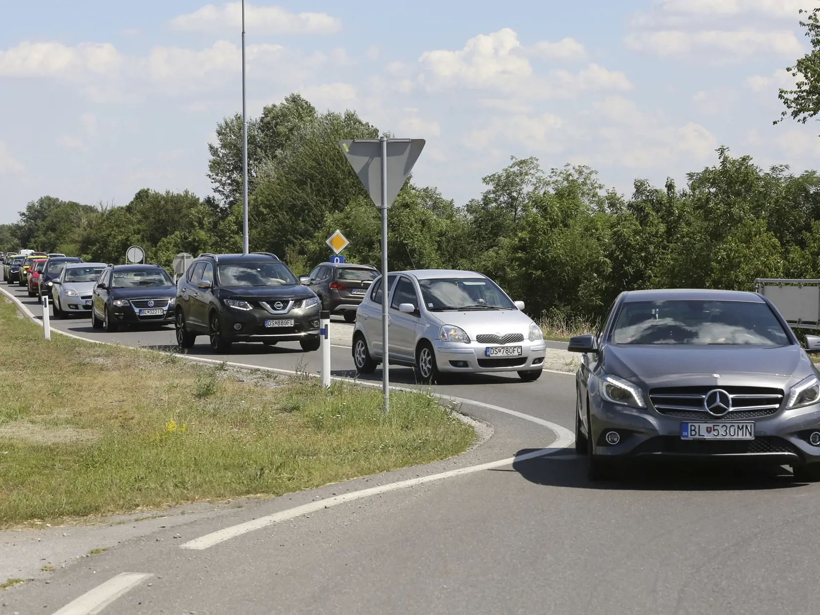 Slováci hromadne vyrazili na nákupy k susedom.