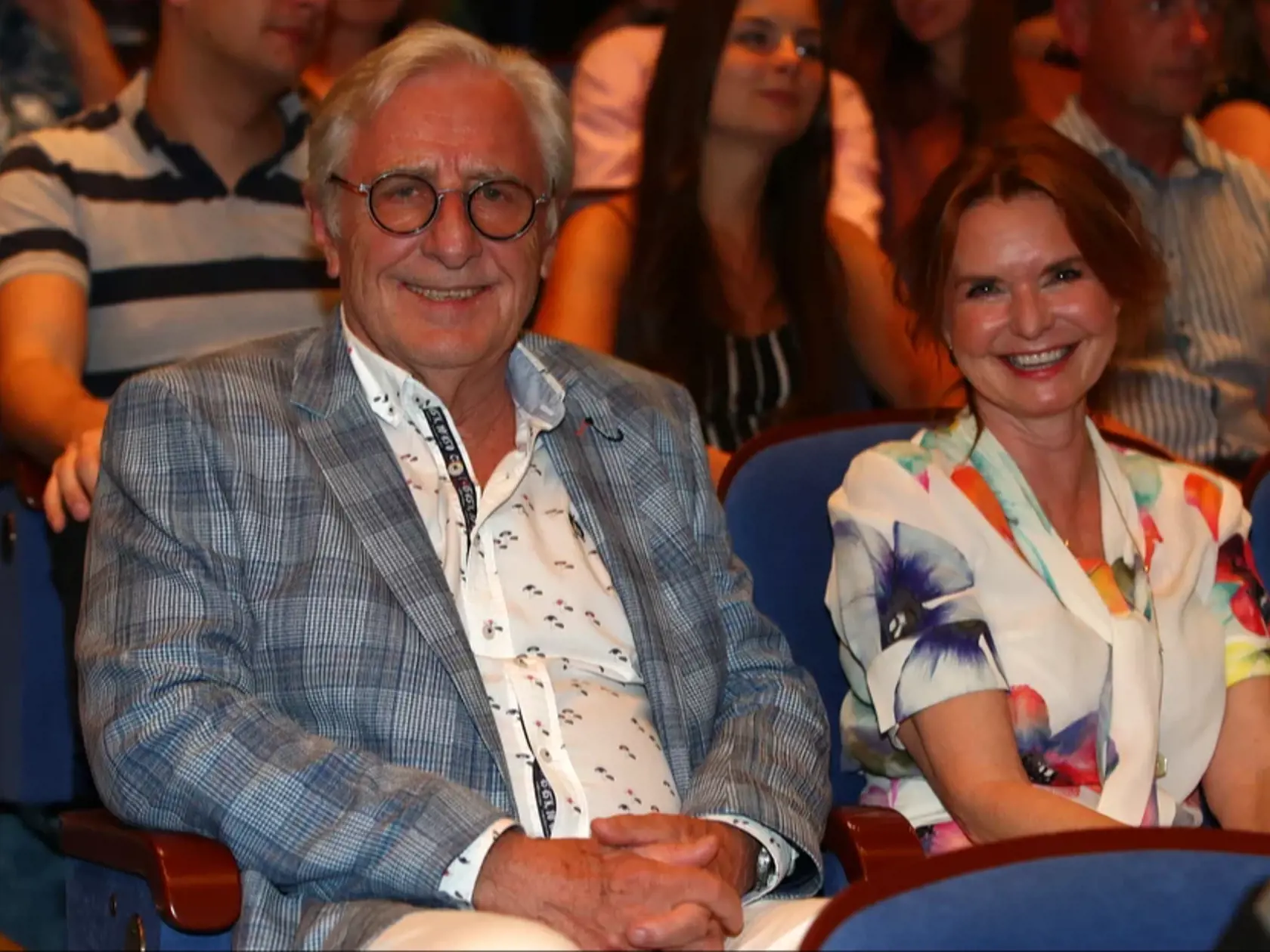 Karel Heřmánek sa na začiatku prázdnin zúčastnil Mezinárodného filmového festivalu Karlove Vary. Na zábere s manželkou Hankou.