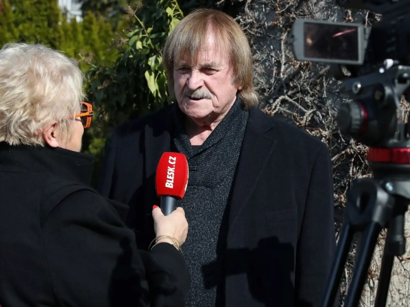 Posledná rozlúčka s hercom a spevákom Josefom Zímom (†92). Prišiel aj Karel Vágner.                           