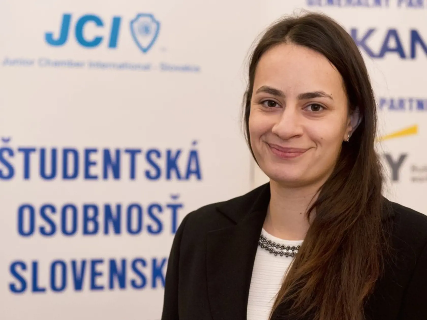 Veronika Némethová sa stala absolútnou laureátkou dvanásteho ročníka národnej súťaže Študentská osobnosť roka Slovenska za akademický rok 2015/2016.