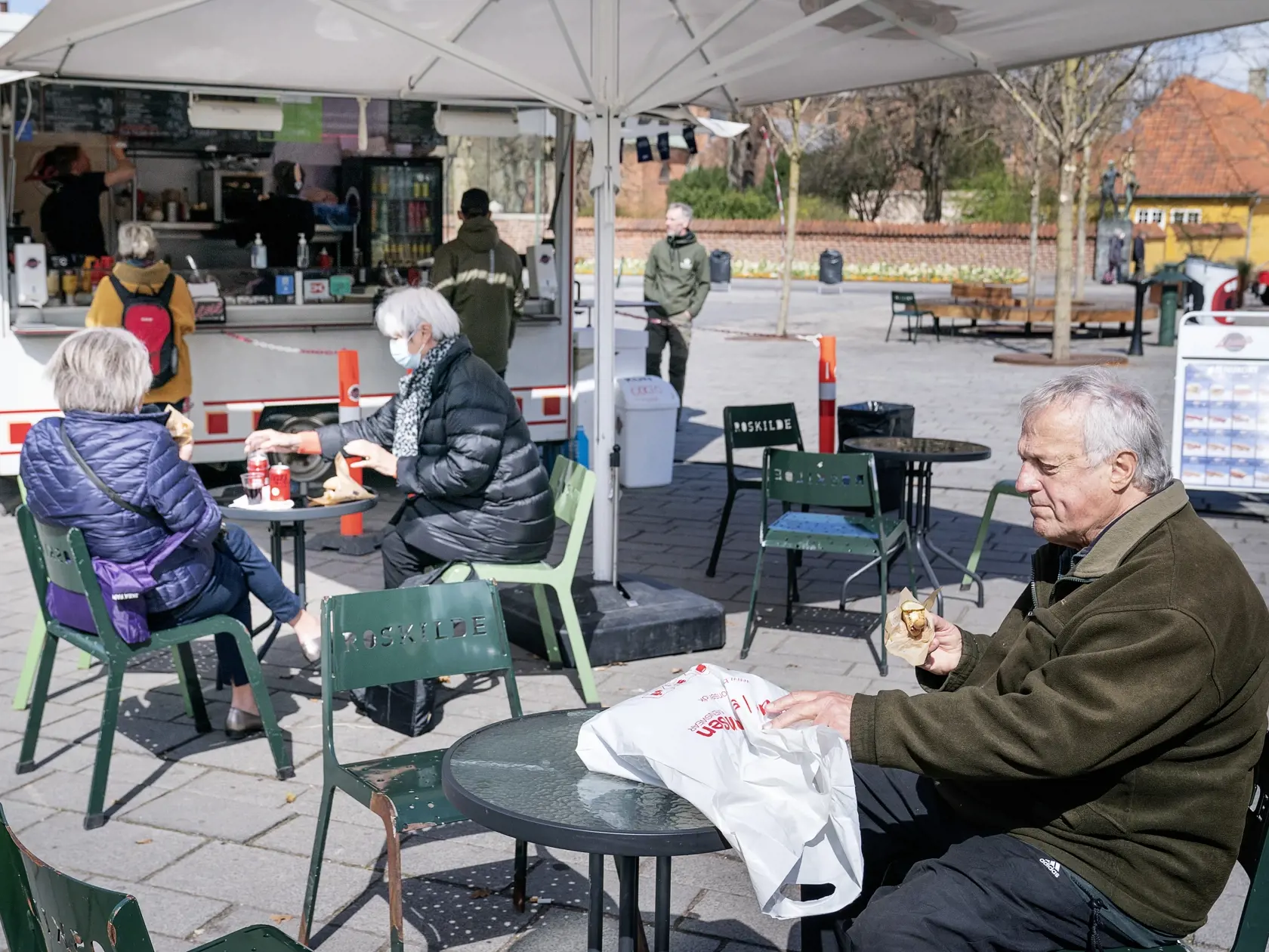 Ak sa zvýši DPH na 25 percent, všetko zdražie a v obchodoch či reštauráciách budeme platiť oveľa viac!