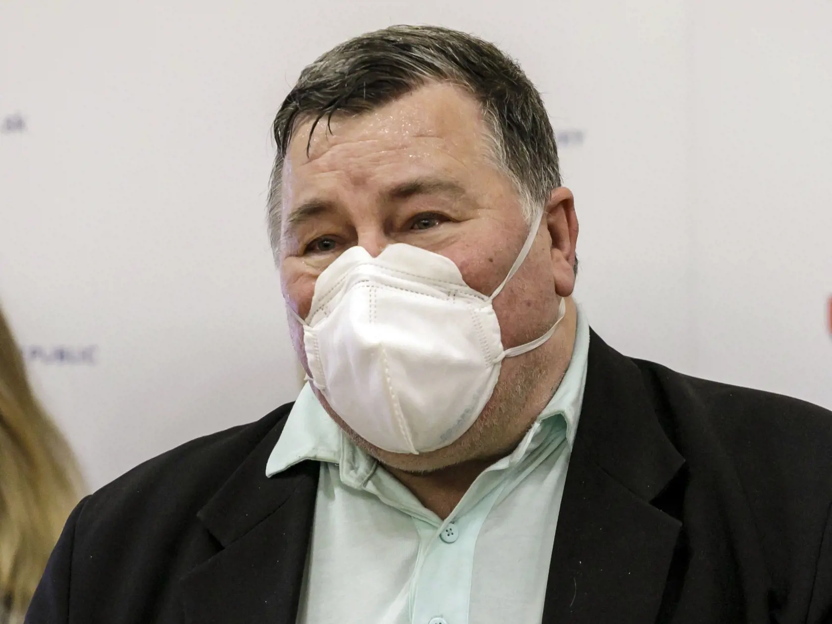 Opatrenia sme podľa neho uvoľnili príliš rýchlo. Teraz je zlá atmosféra na sprísňovanie.