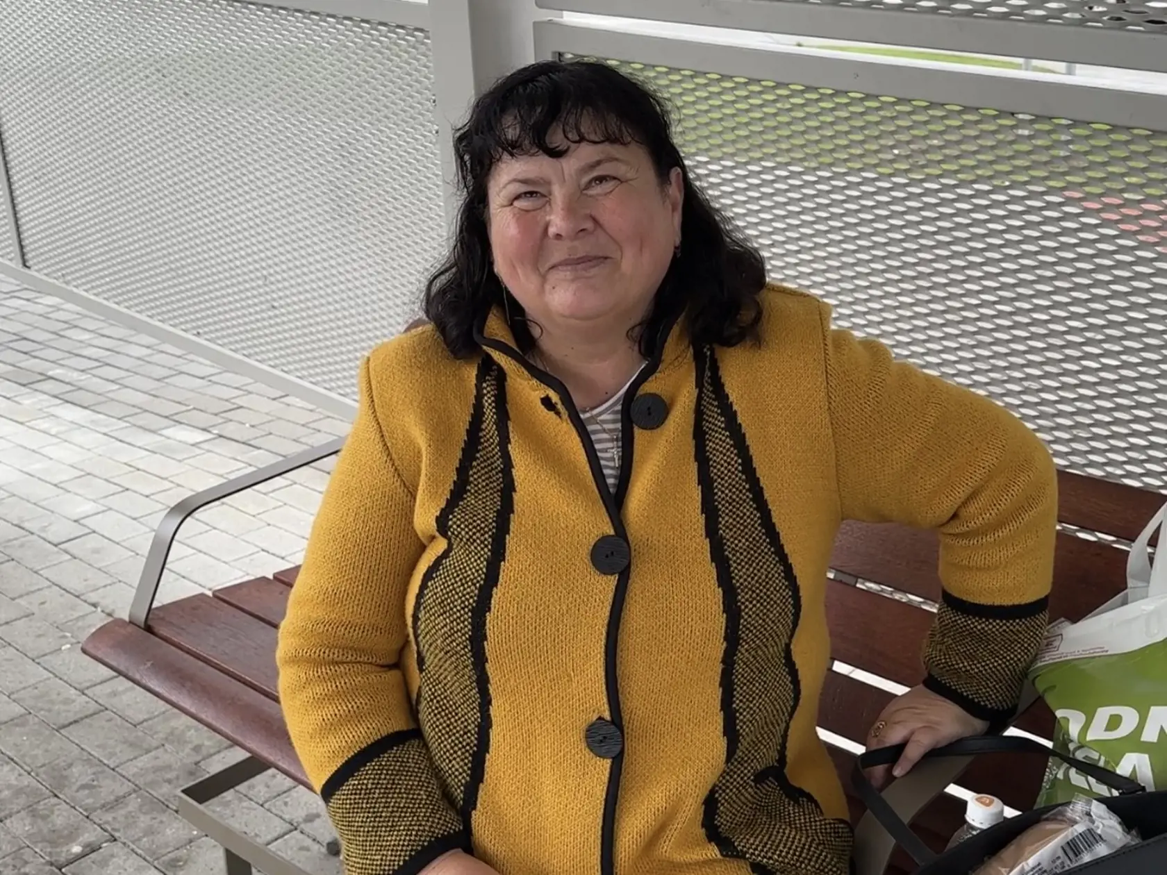 „Je to pekné, aj prehľadnejšie. Dobre sa odtiaľ cestuje, človek sa cíti ako v 21.storočí,“ vraví Mária zo Sečoviec, ktorá do Trebišova chodí k lekárovi.