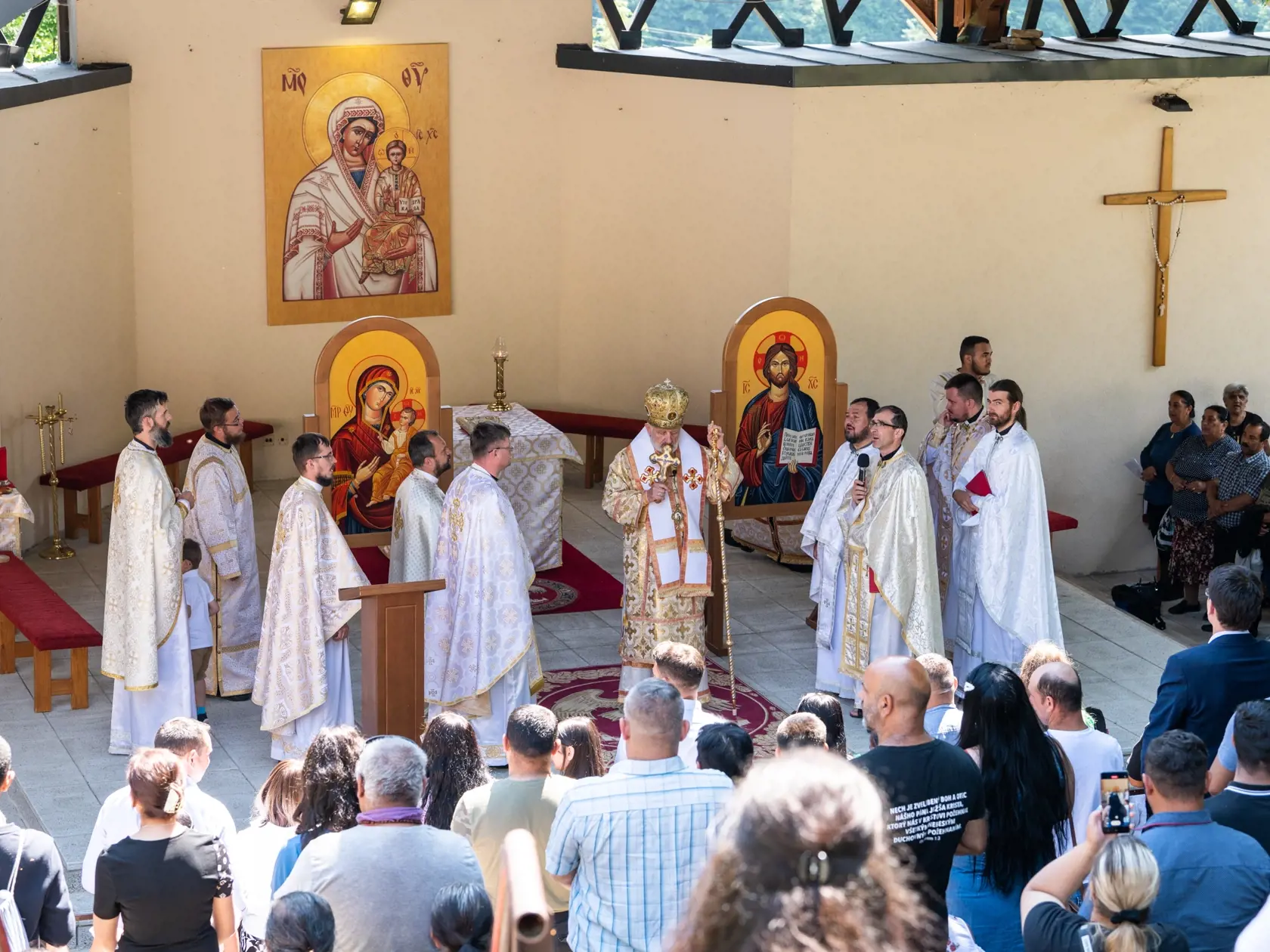 Na snímke svätá liturgia počas Púte rómskych rodín v obci Ľutina v okrese Sabinov 8. júla 2023. FOTO TASR - Veronika Mihaliková