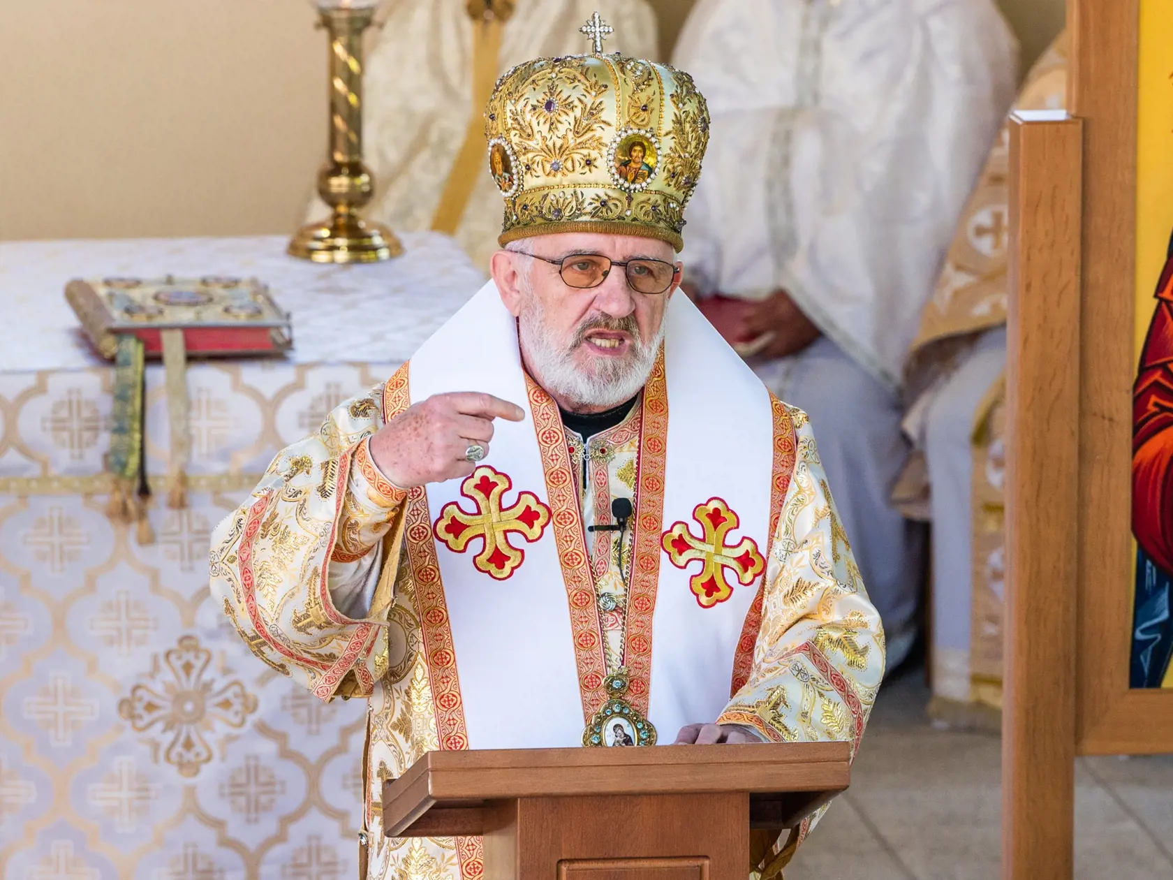Na snímke bratislavský eparchiálny biskup a apoštolský administrátor sede vacante Prešovskej archieparchie Peter Rusnák na svätej liturgii počas Púte rómskych rodín v obci Ľutina v okrese Sabinov 8. júla 2023. FOTO TASR - Veronika Mihaliková