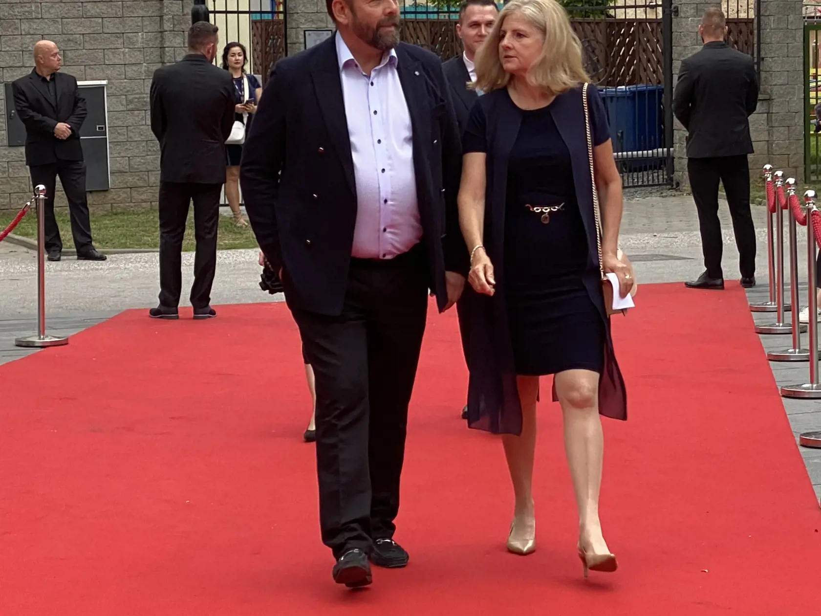 Príchod hostí na záverečný ceremoniál 30. ročníka medzinárodného festivalu Art Film Košice, na ktorom odovzdali ceny držiteľom honorárnych ocenení - Sergejovi Loznicovi, Antónii Liškovej a Marošovi Kramárovi a vyhlásili víťazov jednotlivých súťaží.