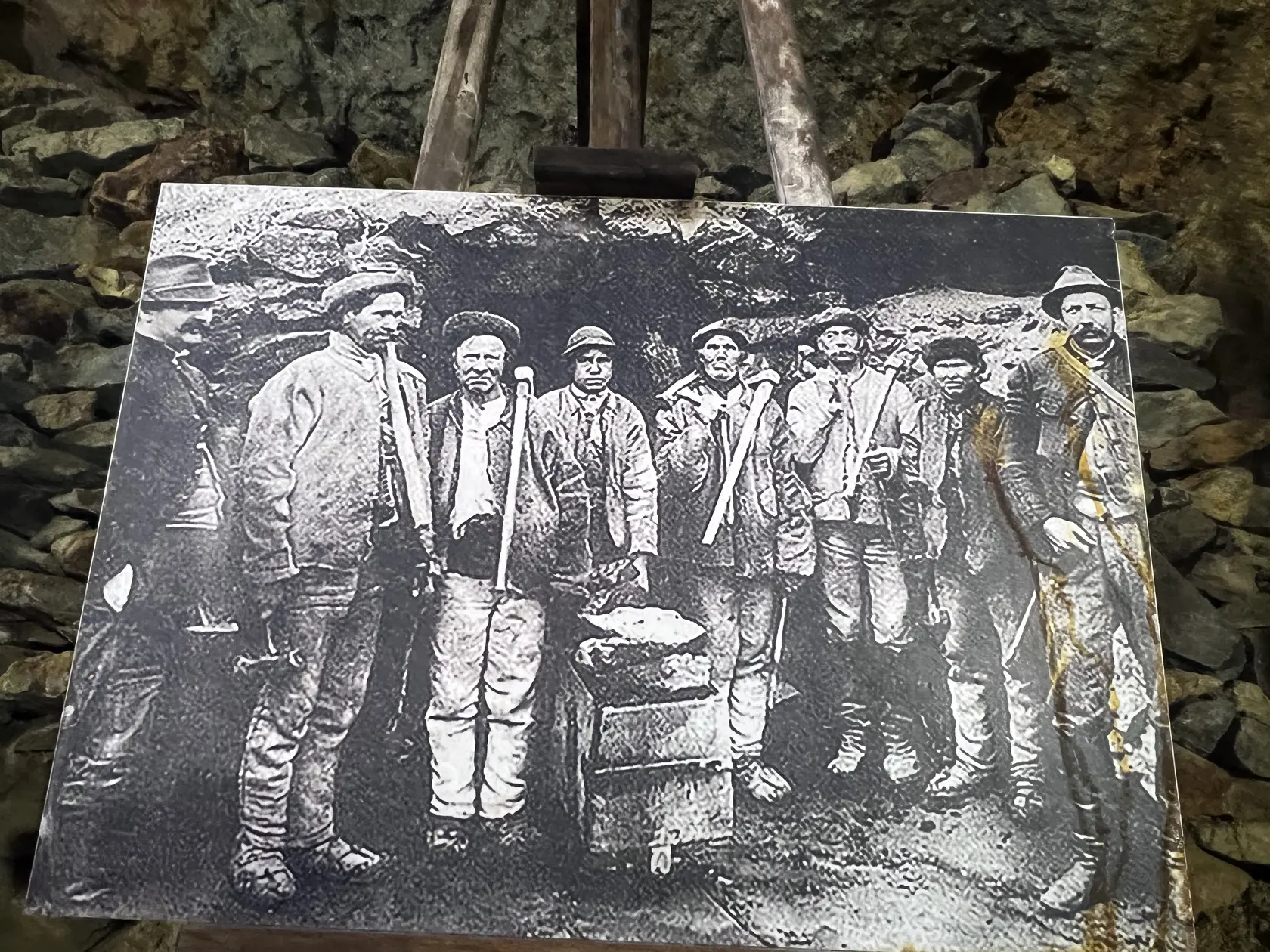 Opálové bane v Červenici pri Prešove sú najstašie na svete, do 19. storočia boli jedinými až kým podobné neobjavili v Mexiku a v Austrálii. 