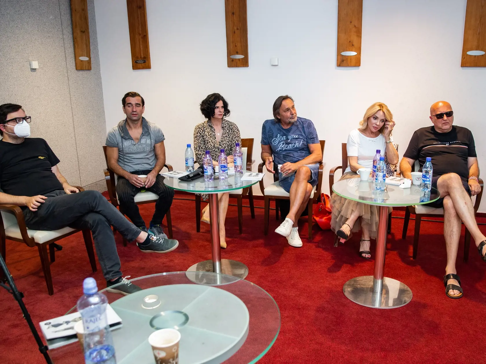 Tlačová konferencia v novej budove SND k predstaveniu novej divadelnej inscenácie. Na snímke Milan Ondrík, Zuzana Fialová, Jozef Vajda, Zdena Studenková a Roman Polák.