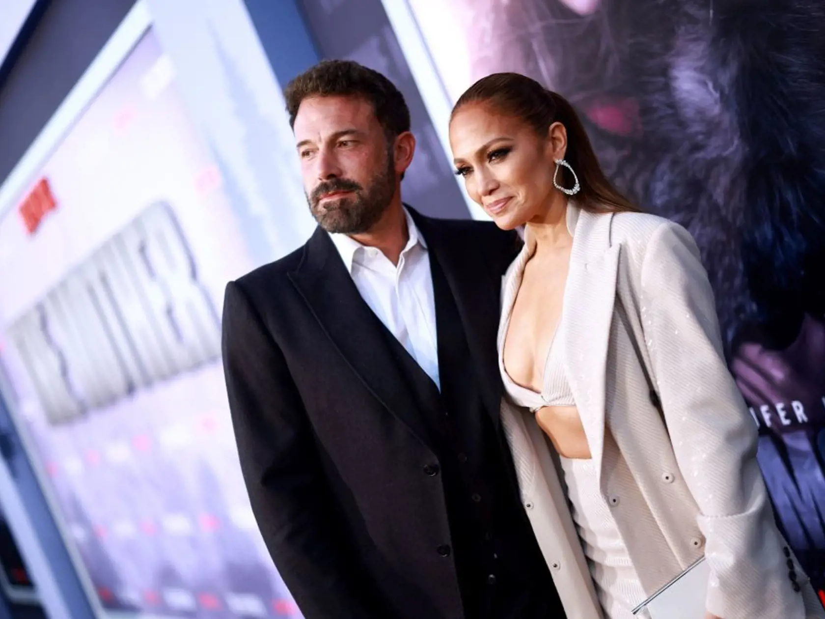 JLo na premiére jej filmu Matka. S Benom mali náročnú chvíľu, ale podarilo sa im to urovnať a potom sa už len usmievali.