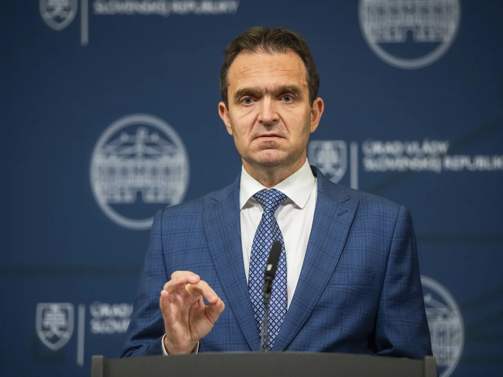 Na snímke predseda vlády SR Ľudovít Ódor počas tlačovej konferencie k cenám elektrickej energie pre domácnosti na rok 2024 v Bratislave 19. septembra 2023.