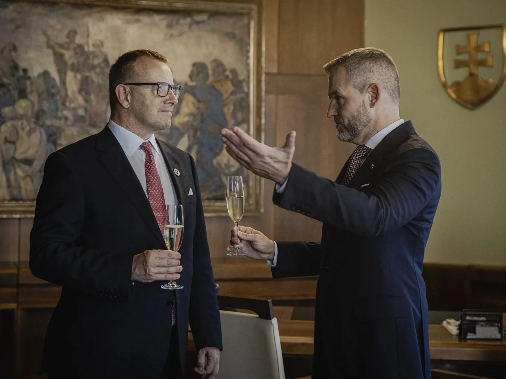 Prvý deň predsedu strany HLAS-SD Petra Pellegriniho v Národnej rade Slovenskej republiky po predčasných parlamentných voľbách 2023. Na snímke počas počas preberania kancelárie Predsedu NRSR.