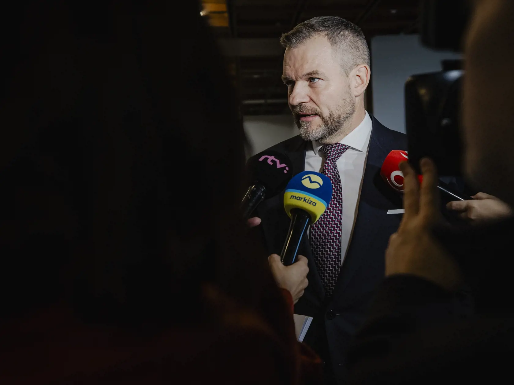 Prvý deň predsedu strany HLAS-SD Petra Pellegriniho v Národnej rade Slovenskej republiky po predčasných parlamentných voľbách 2023. Na snímke pred začiatkom ustanovujúcej schôdze.