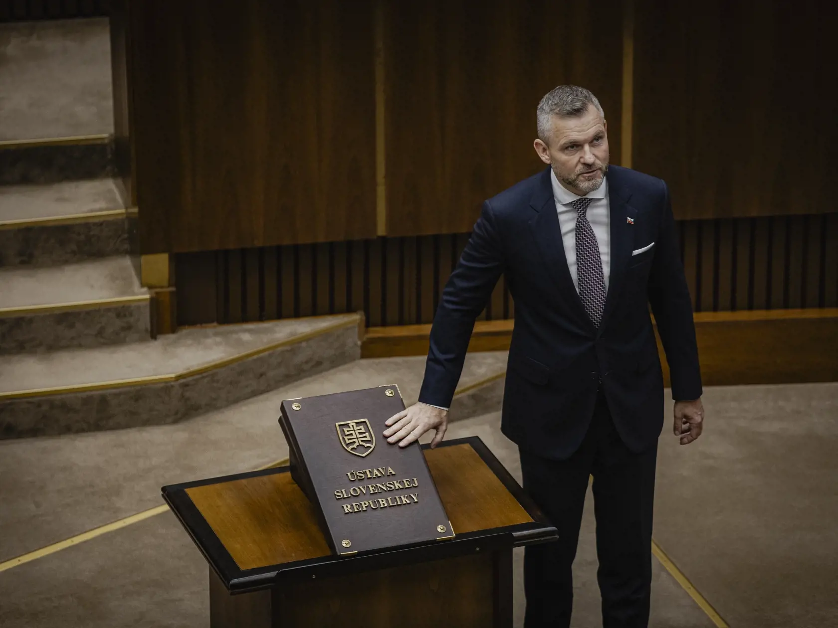 Prvý deň predsedu strany HLAS-SD Petra Pellegriniho v Národnej rade Slovenskej republiky po predčasných parlamentných voľbách 2023. Na snímke počas slávnostnej prísahy posancov.