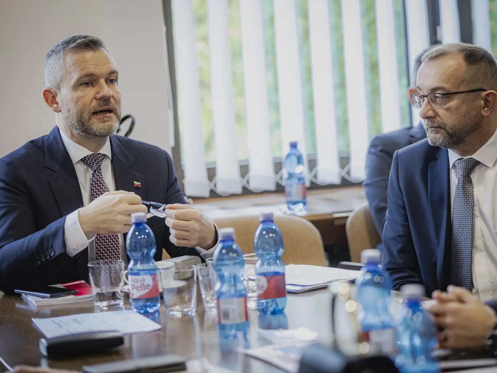 Prvý deň predsedu strany HLAS-SD Petra Pellegriniho v Národnej rade Slovenskej republiky po predčasných parlamentných voľbách 2023. Na snímke počas rokovania poslaneckého klubu.