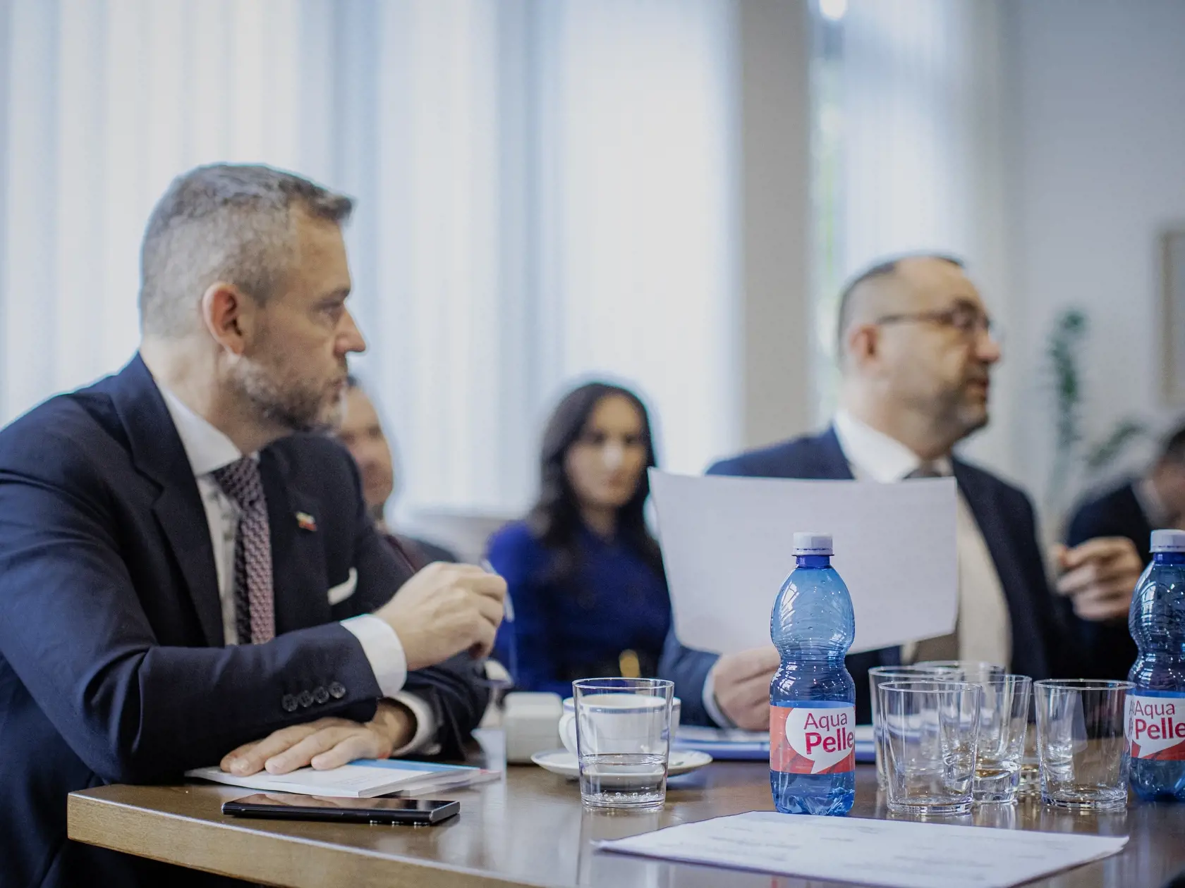 Prvý deň predsedu strany HLAS-SD Petra Pellegriniho v Národnej rade Slovenskej republiky po predčasných parlamentných voľbách 2023. Na snímke počas rokovania poslaneckého klubu.