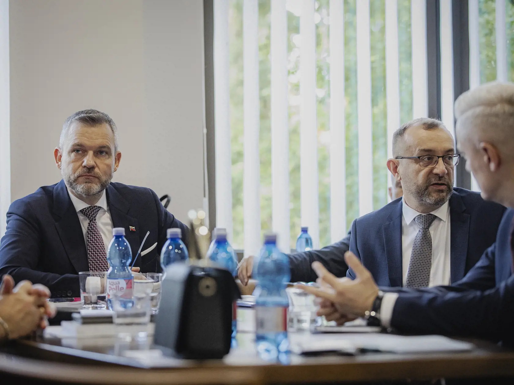 Prvý deň predsedu strany HLAS-SD Petra Pellegriniho v Národnej rade Slovenskej republiky po predčasných parlamentných voľbách 2023. Na snímke počas rokovania poslaneckého klubu.