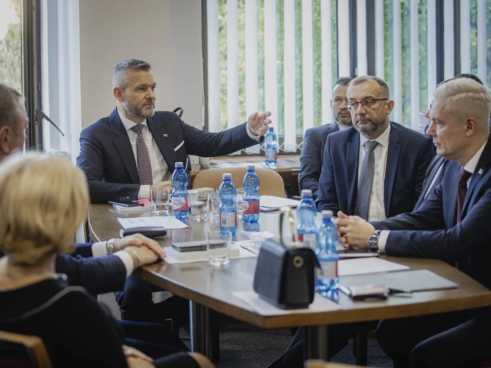 Prvý deň predsedu strany HLAS-SD Petra Pellegriniho v Národnej rade Slovenskej republiky po predčasných parlamentných voľbách 2023. Na snímke počas rokovania poslaneckého klubu.