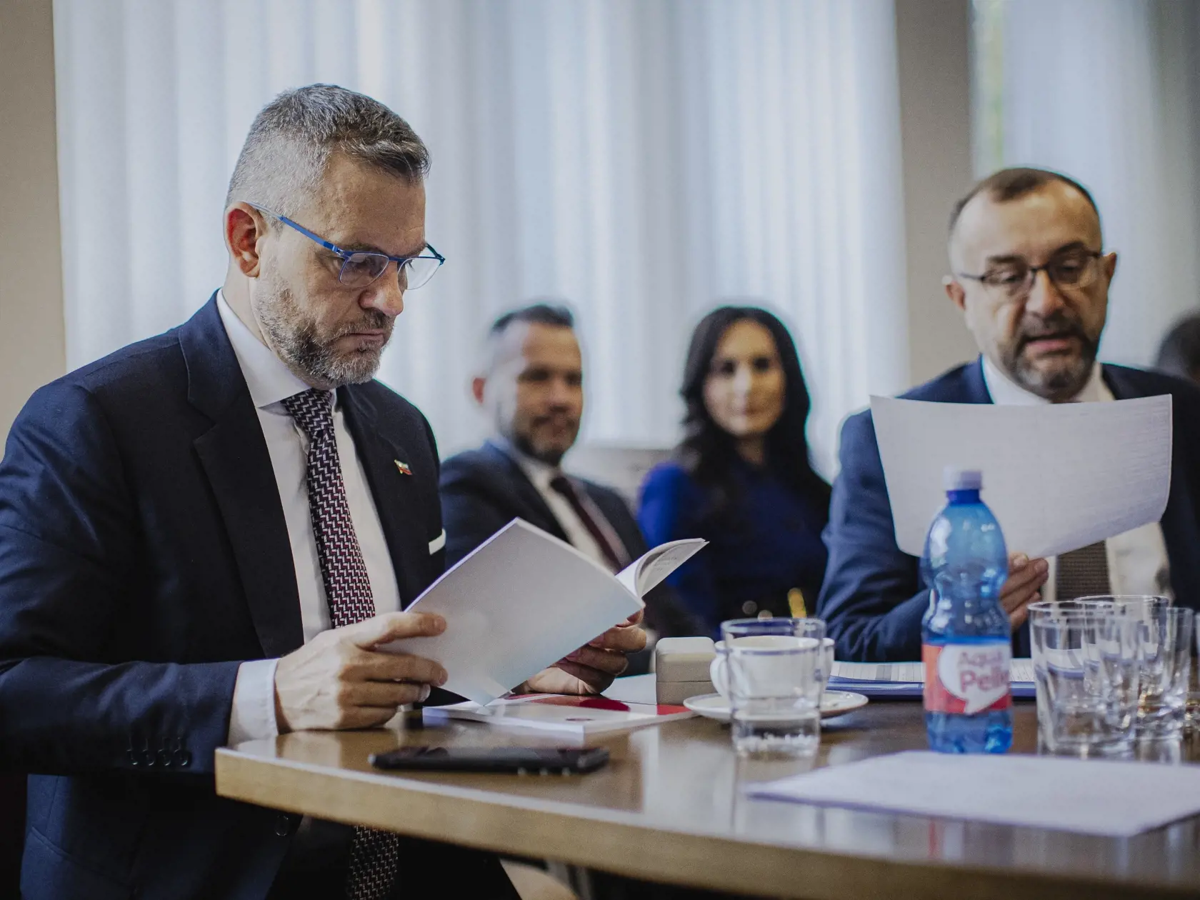 Prvý deň predsedu strany HLAS-SD Petra Pellegriniho v Národnej rade Slovenskej republiky po predčasných parlamentných voľbách 2023. Na snímke počas rokovania poslaneckého klubu.