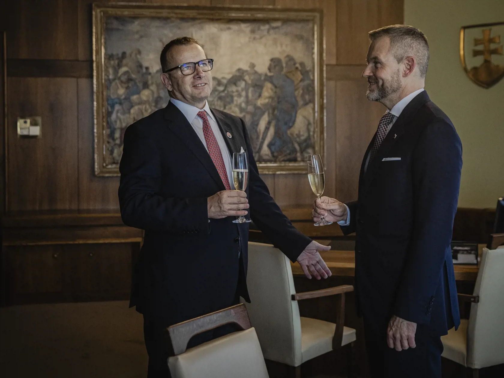 Prvý deň predsedu strany HLAS-SD Petra Pellegriniho v Národnej rade Slovenskej republiky po predčasných parlamentných voľbách 2023. Na snímke počas počas preberania kancelárie Predsedu NRSR.