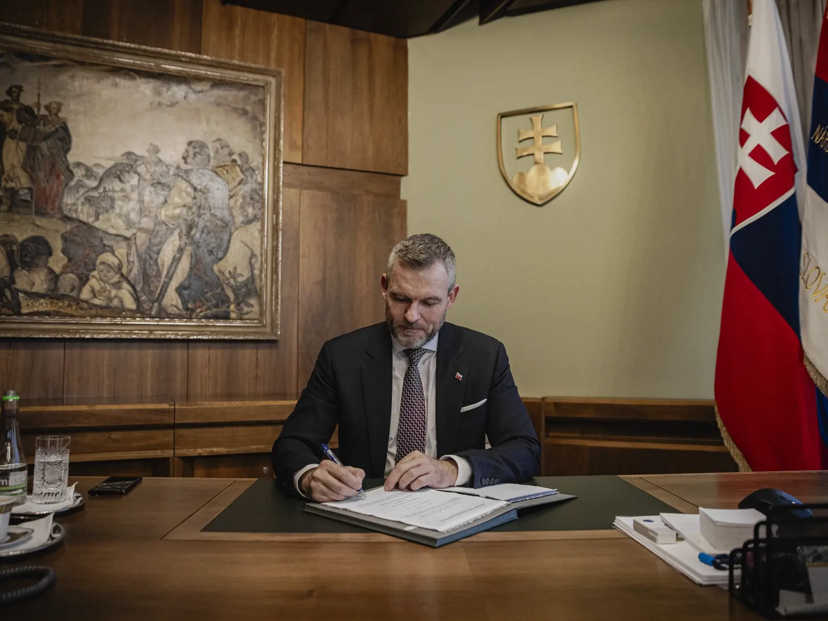Prvý deň predsedu strany HLAS-SD Petra Pellegriniho v Národnej rade Slovenskej republiky po predčasných parlamentných voľbách 2023. Na snímke počas vedenia ustanovujúcej schôdze vo funkcii predsedu NR SR.