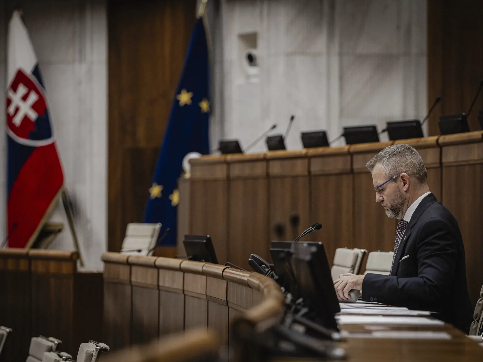 Prvý deň predsedu strany HLAS-SD Petra Pellegriniho v Národnej rade Slovenskej republiky po predčasných parlamentných voľbách 2023. Na snímke počas vedenia ustanovujúcej schôdze vo funkcii predsedu NR SR.