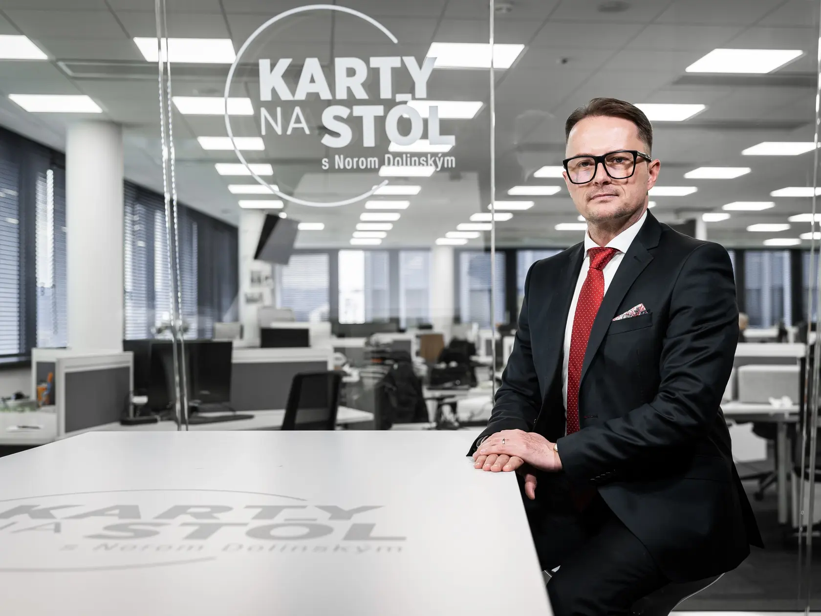 Diskusná relácia "Karty na stôl", ktorej hosťom bol Miroslav Řádek.