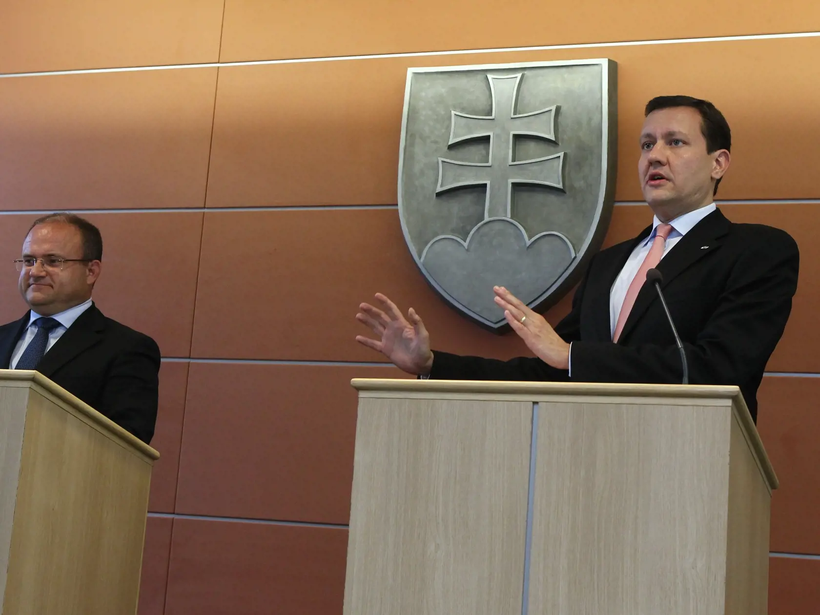 Dvaja vtedajší ministri. Jozef Mihál a Daniel Lipšic.