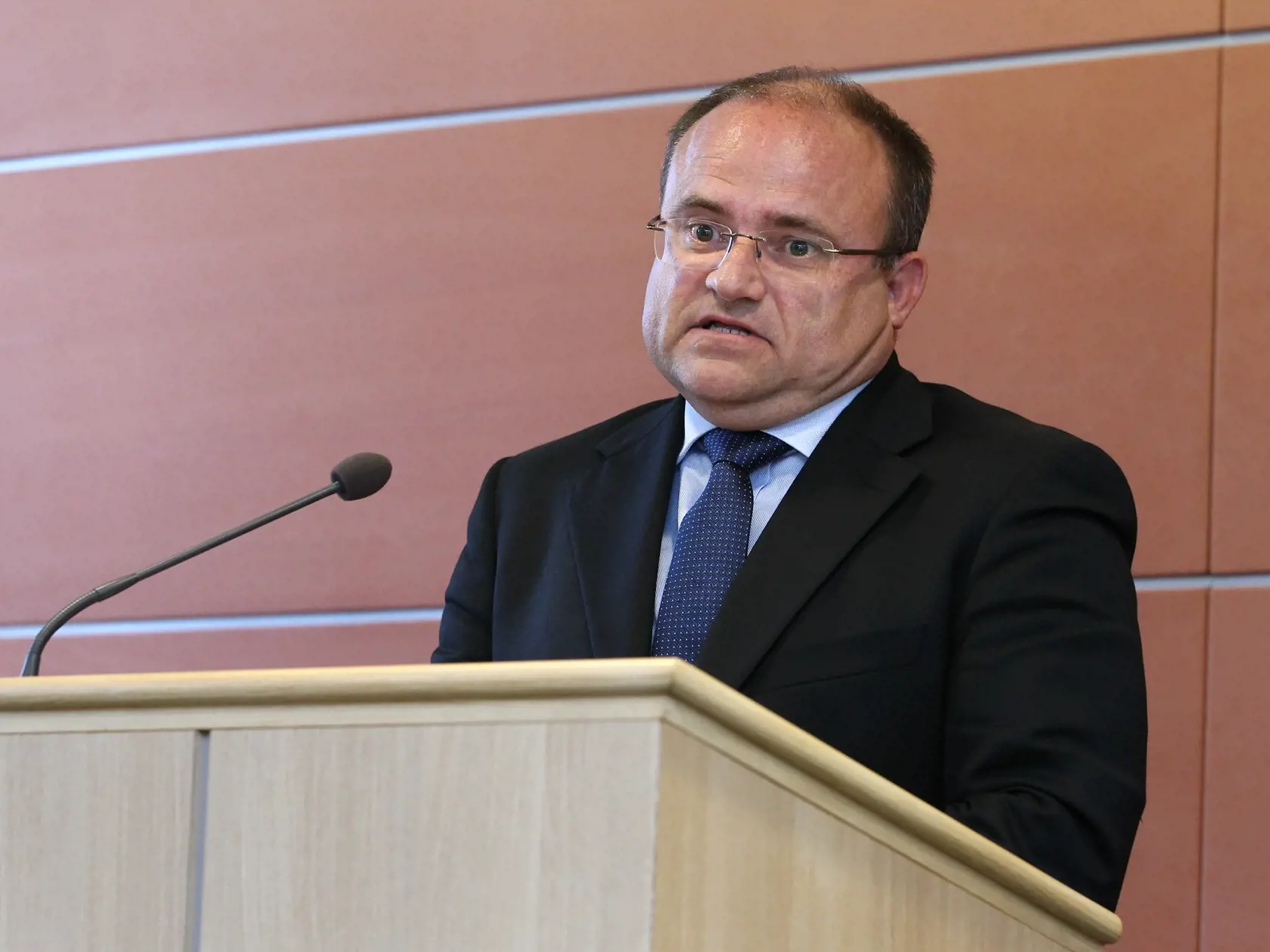 Jozef Mihál ako minister práce, sociálnych vecí a rodiny.