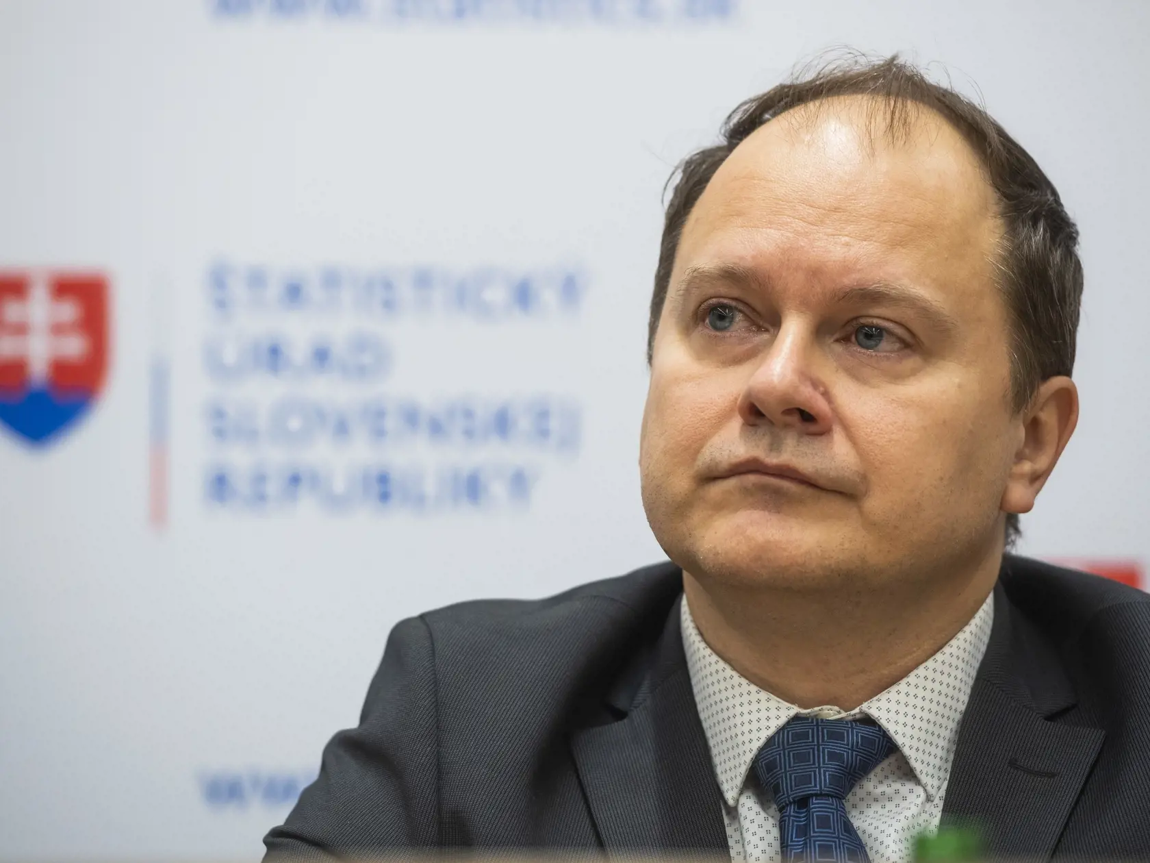 Na snímke vedúci oddelenia volieb Štatistického úradu SR Jozef Brinda počas tlačovej konferencie Štatistického úradu SR - Voľby do orgánov samosprávy obcí a voľby do orgánov samosprávnych krajov 2022, v Bratislave 24. októbra 2022. FOTO TASR - Jaroslav Novák