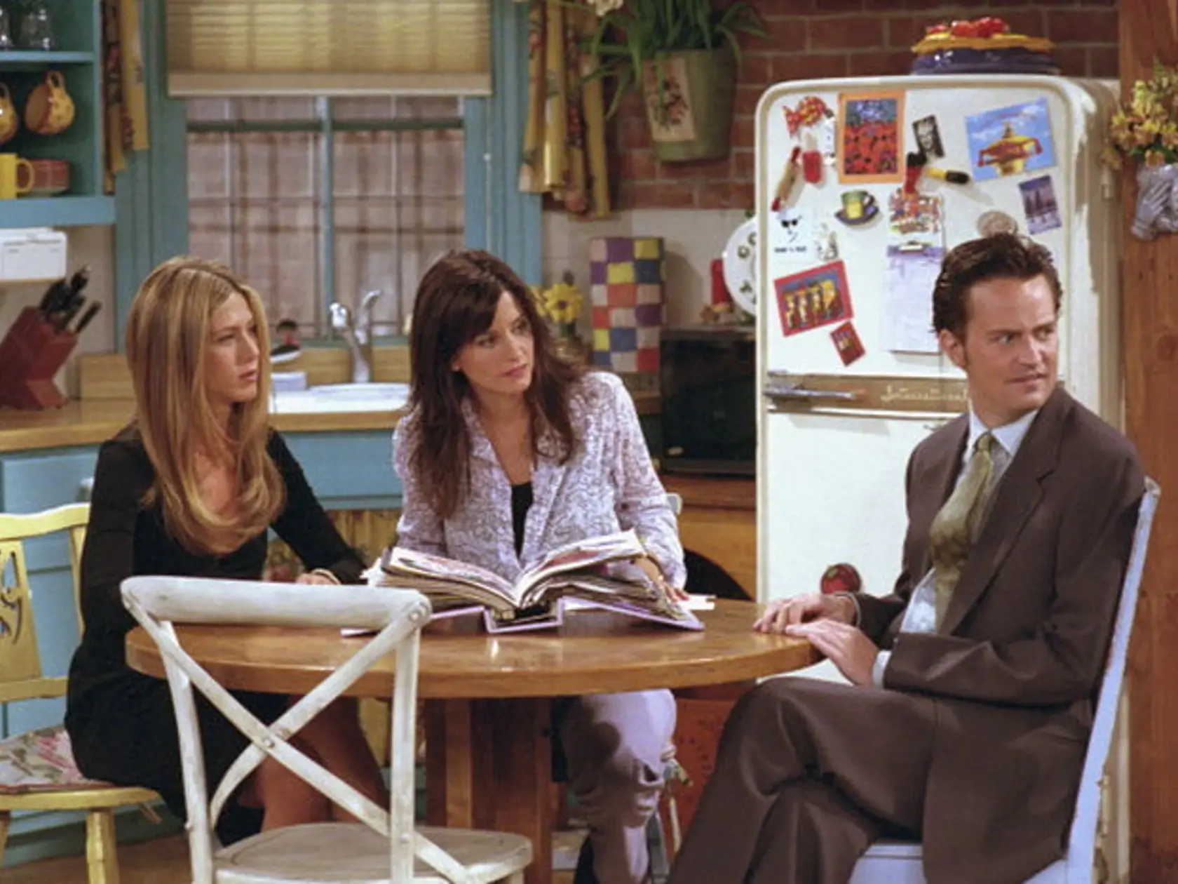 FRIENDS -- "The One with Rachel's Book" Episode 2 -- Aired 10/12/2000 -- Pictured: (l-r) Jennifer Aniston as Rachel Green, Courteney Cox as Monica Geller, Matthew Perry as Chandler Bing  (Photo by NBCU Photo Bank/NBCUniversal via Getty Images via Getty Images)