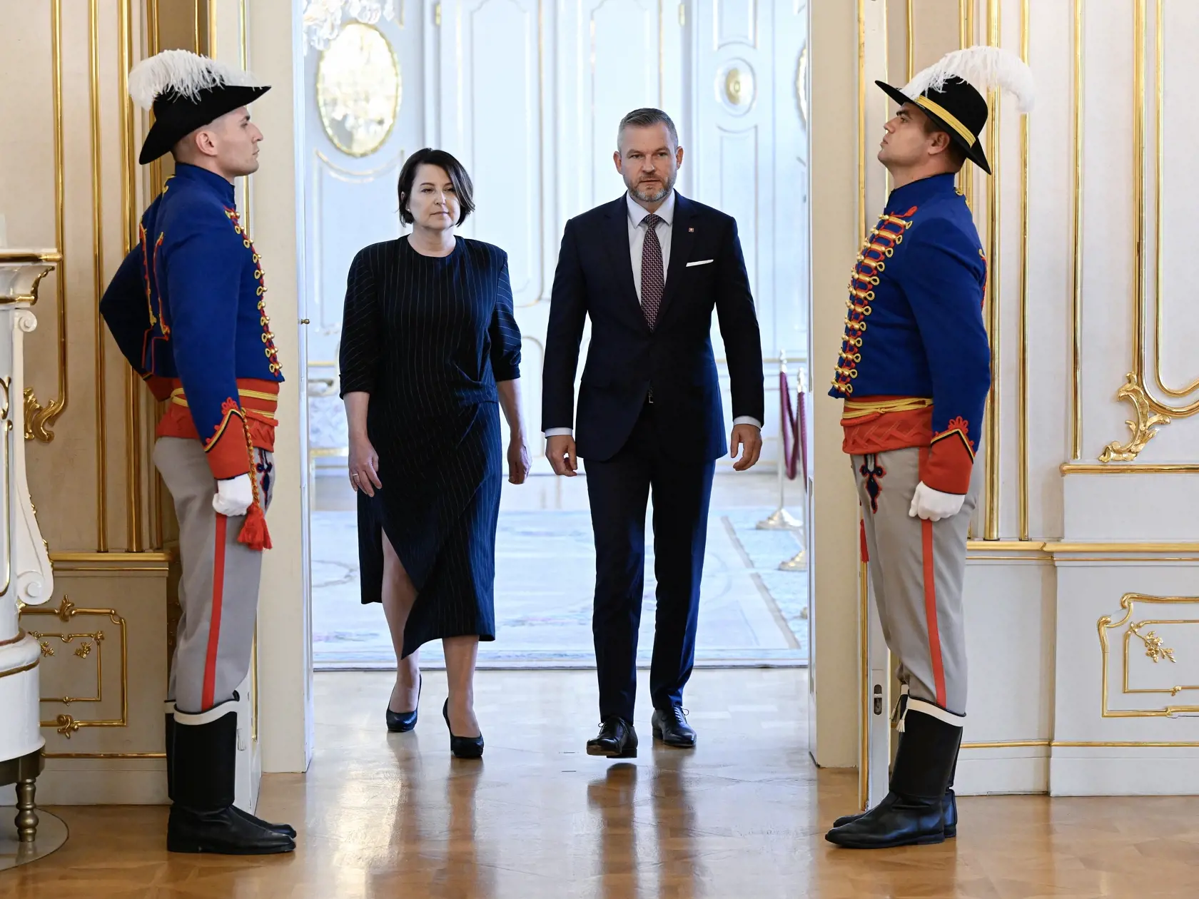 Na snímke vpravo prezident SR Peter Pellegrini a vľavo predsedníčka Súdnej rady SR Marcela Kosová počas stretnutia v Prezidentskom paláci 15. júla 2024 v Bratislave. FOTO TASR - Pavel Neubauer