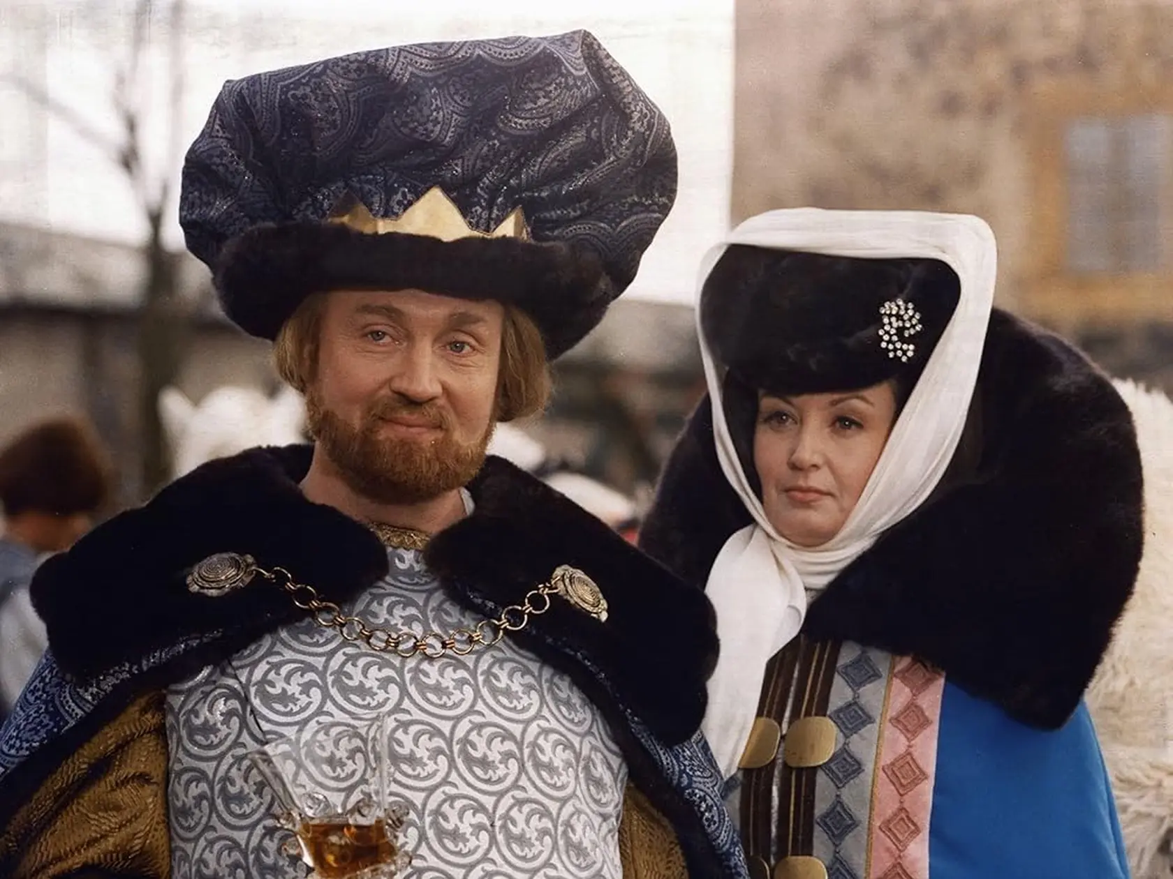 Herečku Karin Lesch mal na rolu kráľovnej odporučiť režisérovi jej filmový manžel, herec Rolf Hoppe.