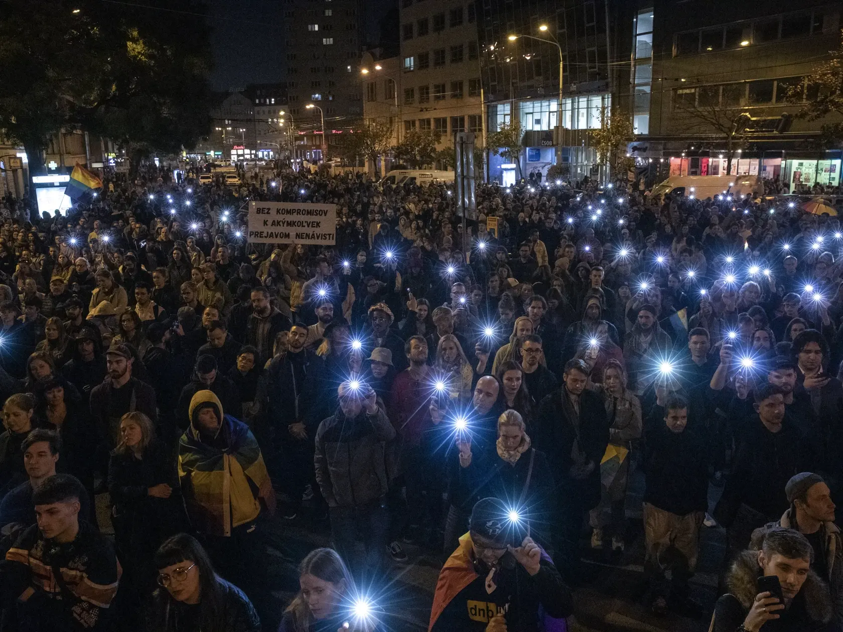 Spomienkový pochod za Matúša a Juraja, členov LGBT komunity, ktorých zastrelil radikalizovaný útočník v podniku Tepláreň na Zámockej ulici v Bratislave.