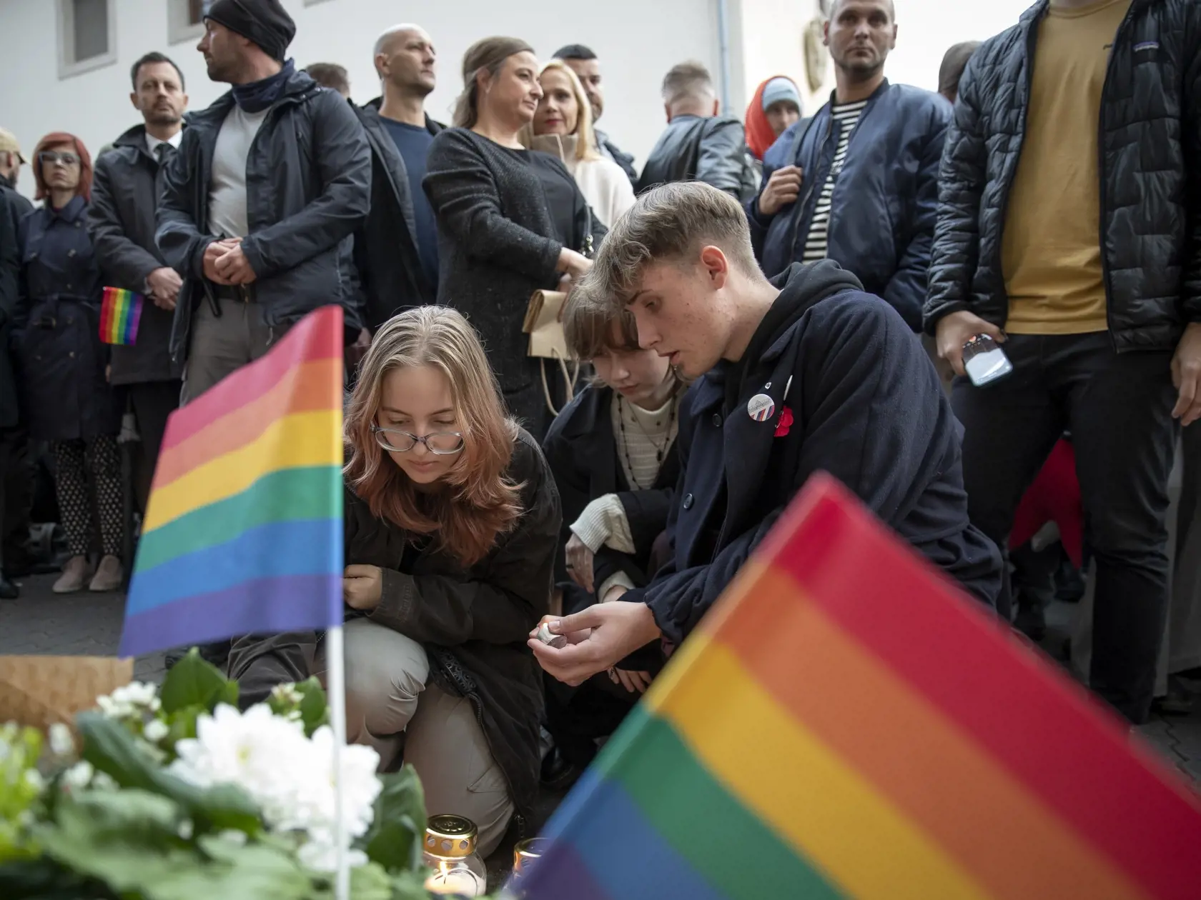 Spomienkový pochod za Matúša a Juraja, členov LGBT komunity, ktorých zastrelil radikalizovaný útočník v podniku Tepláreň na Zámockej ulici v Bratislave.