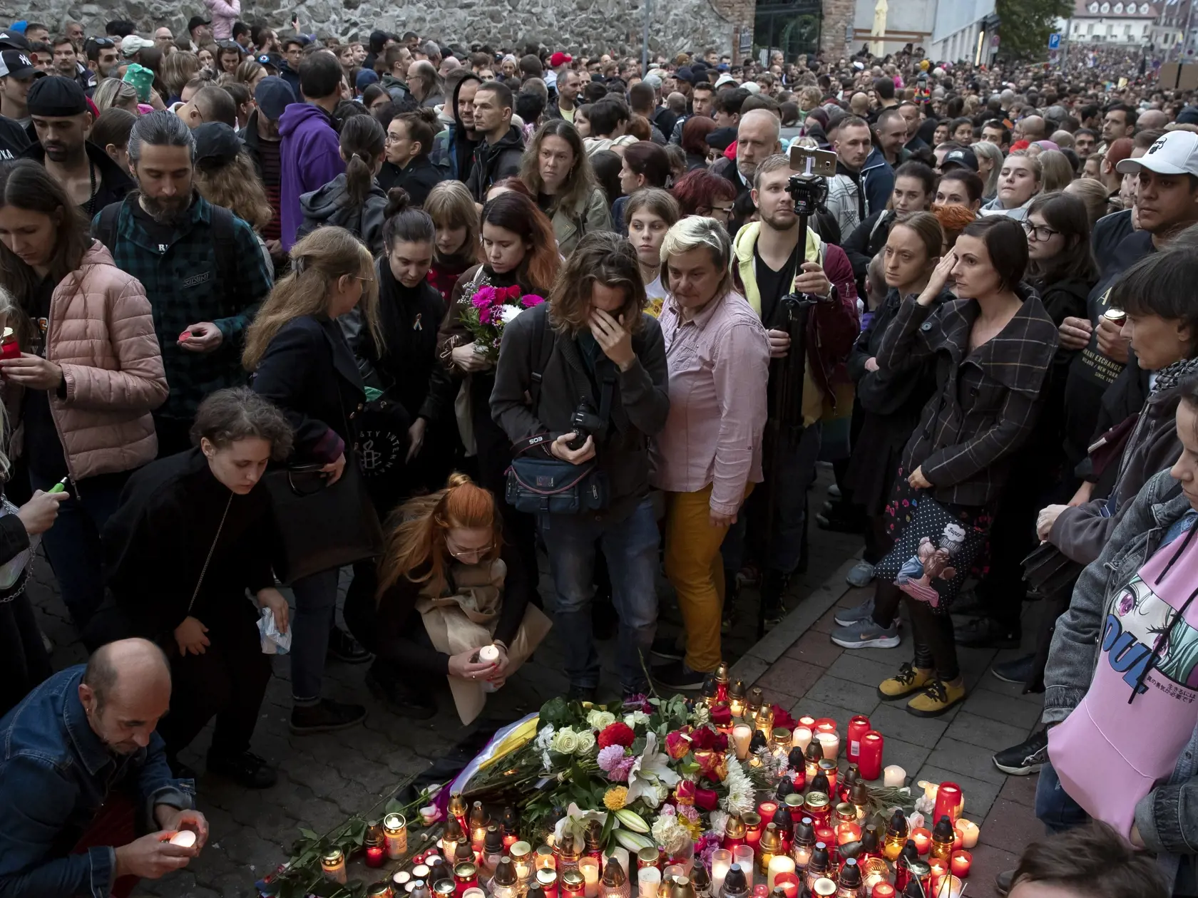 Spomienkový pochod za Matúša a Juraja, členov LGBT komunity, ktorých zastrelil radikalizovaný útočník v podniku Tepláreň na Zámockej ulici v Bratislave.