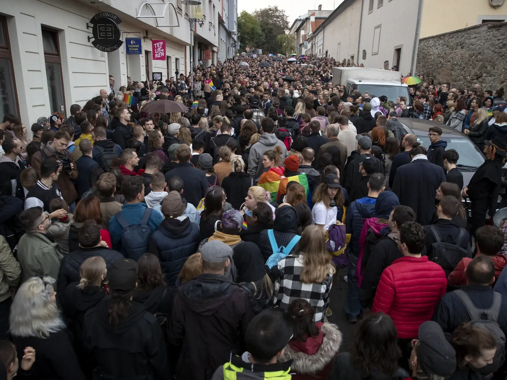 Spomienkový pochod za Matúša a Juraja, členov LGBT komunity, ktorých zastrelil radikalizovaný útočník v podniku Tepláreň na Zámockej ulici v Bratislave.