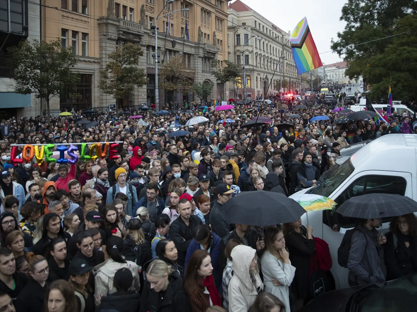Spomienkový pochod za Matúša a Juraja, členov LGBT komunity, ktorých zastrelil radikalizovaný útočník v podniku Tepláreň na Zámockej ulici v Bratislave.