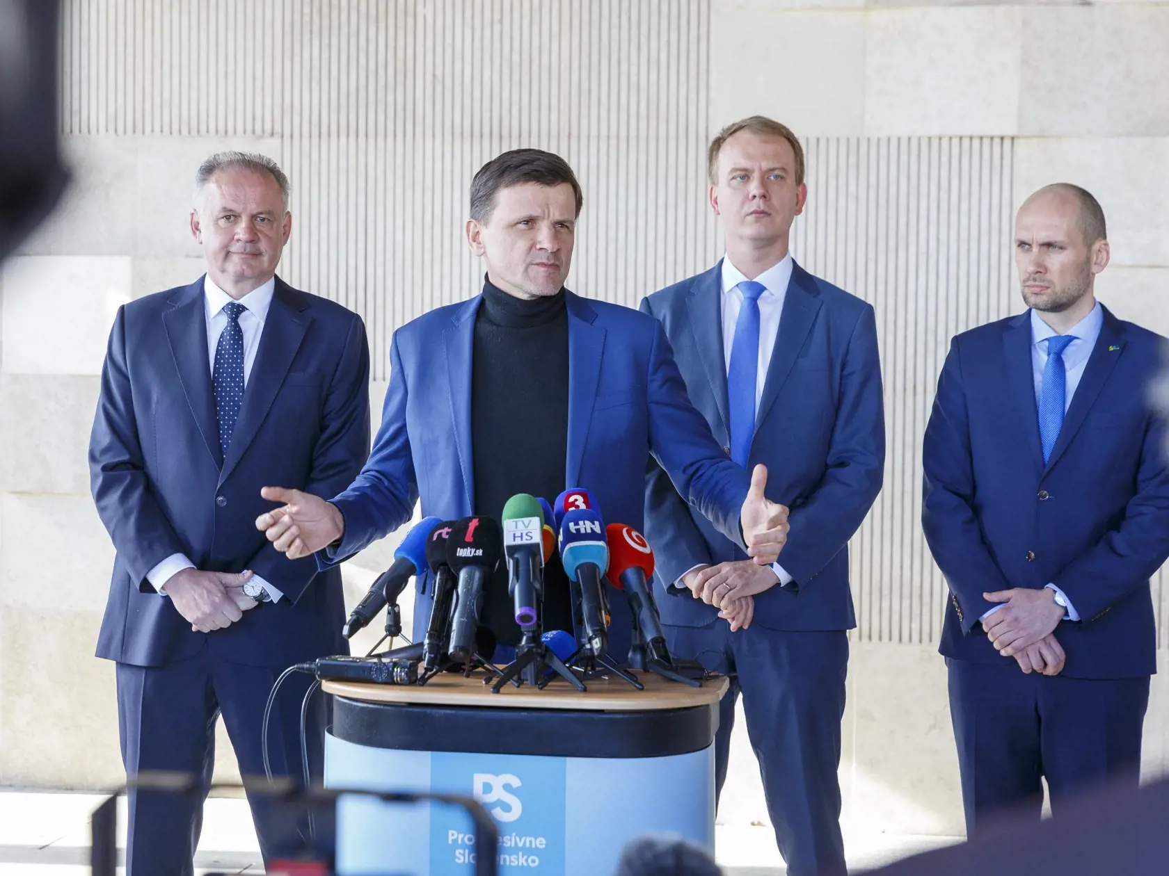 Zľava Andrej Kiska, Alojz Hlina, Miroslav Beblavý a Michal Truban. Hrobármi slovenskej politiky sú podľa Rada Baťa všetci, okrem Hlinu.