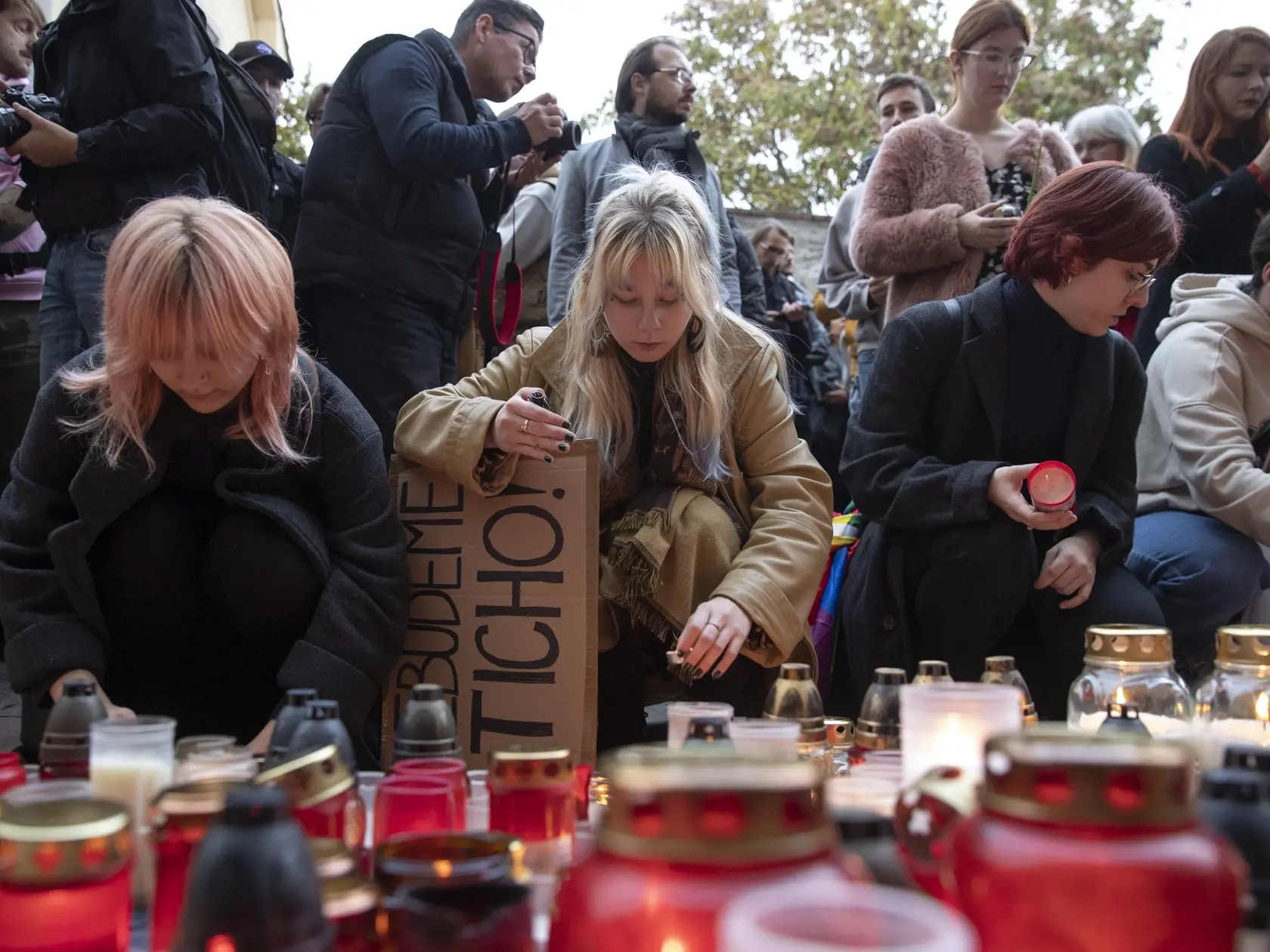 Spomienkový pochod za Matúša a Juraja, členov LGBT komunity, ktorých zastrelil radikalizovaný útočník v podniku Tepláreň na Zámockej ulici v Bratislave.