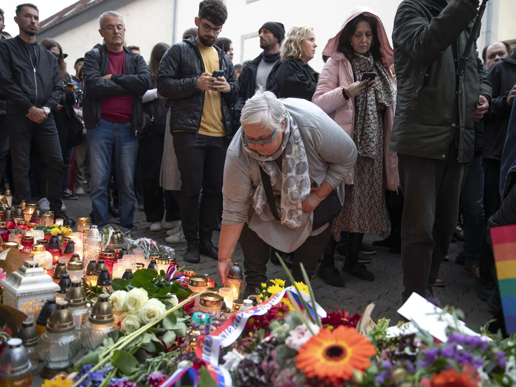 Spomienkový pochod za Matúša a Juraja, členov LGBT komunity, ktorých zastrelil radikalizovaný útočník v podniku Tepláreň na Zámockej ulici v Bratislave. Na snímke je Monika Kozelová.