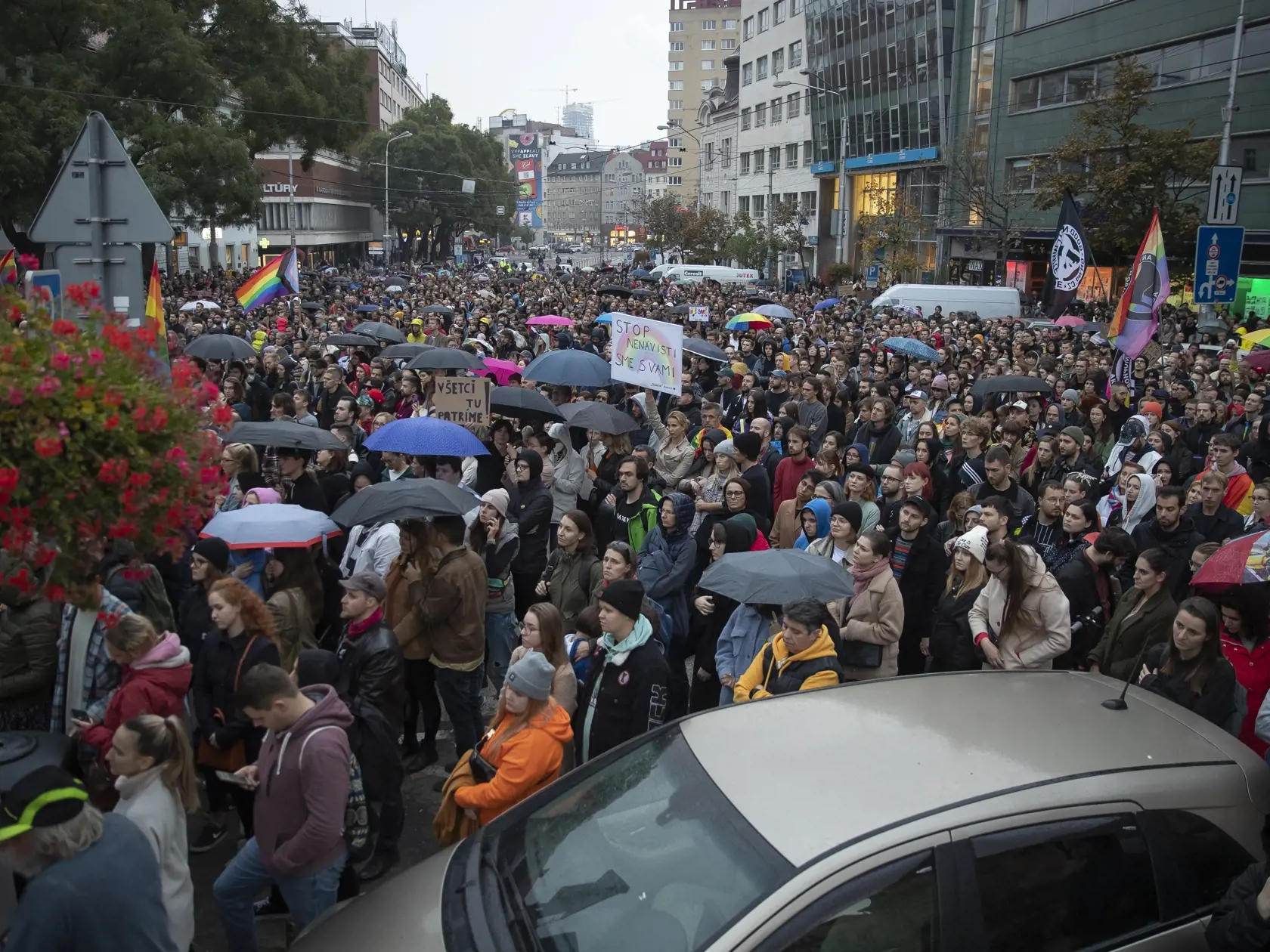Spomienkový pochod za Matúša a Juraja, členov LGBT komunity, ktorých zastrelil radikalizovaný útočník v podniku Tepláreň na Zámockej ulici v Bratislave.