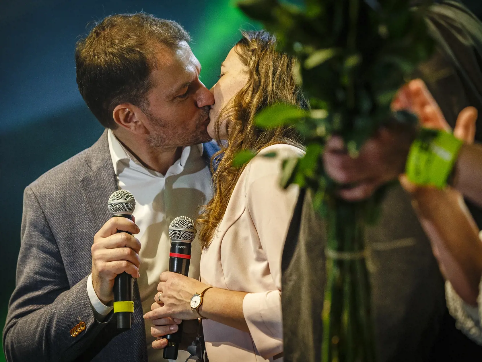Na snímke Igor Matovič s manželkou Pavlínou v centrále politickej strany OĽANO počas noci volieb do Národnej rady Slovenskej republiky, 29.2.2020