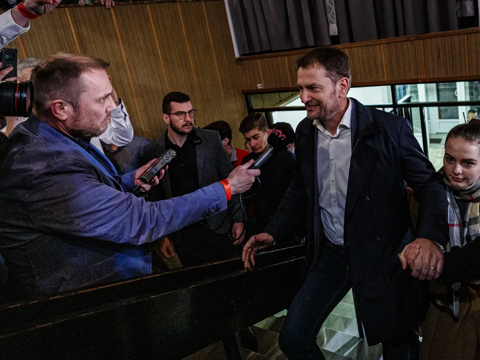Na snímke Igor Matovič s manželkou Pavlínou v centrále politickej strany OĽANO počas noci volieb do Národnej rady Slovenskej republiky, 29.2.2020