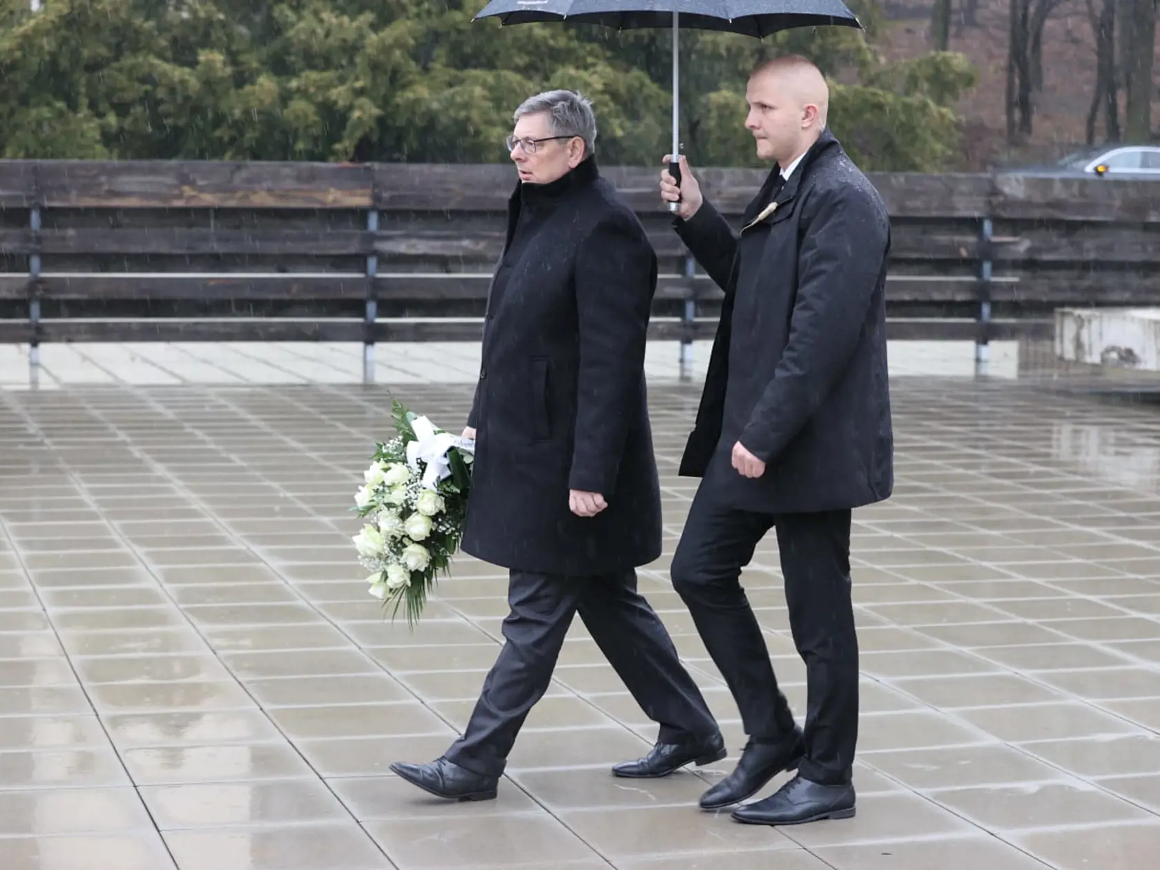 Posledné zbohom dali Čaplovičovi aj Eduard Chmelár, Boris Susko, František Mikloško či Ľuboš Blaha.