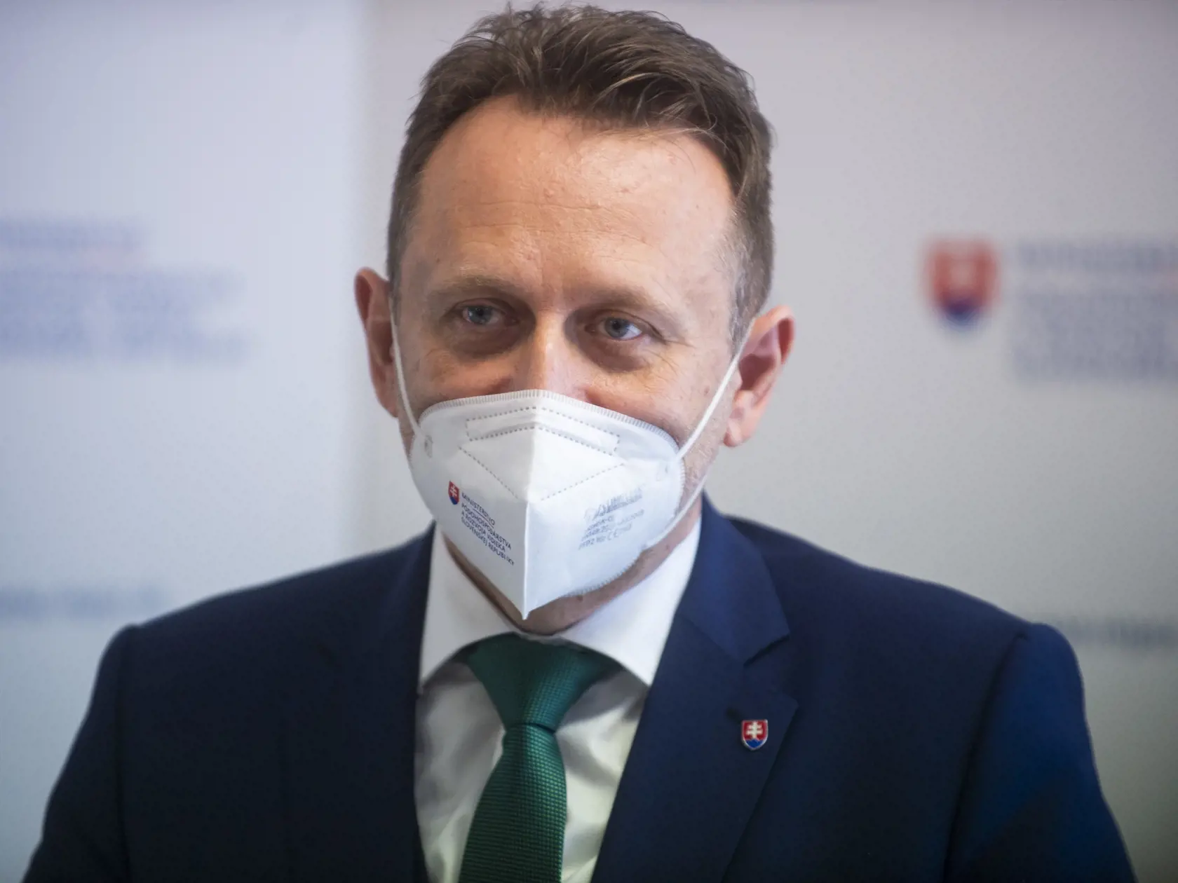 Na snímke minister pôdohospodárstva a rozvoja vidieka SR Samuel Vlčan (nominant OĽANO) počas tlačovej konferencie pri príležitosti predstavenia aplikácie s názvom Otvorené drevo, ktoré spúšťa štátny podnik Lesy SR 20. januára 2022 v Bratislave. Generálny riaditeľ štátneho podniku Lesy SR Tibora Kőszeghy ponúkol ministrovi pôdohospodárstva Samuelovi Vlčanovi odstúpenie zo svojej funkcie. FOTO TASR - Jakub Kotian
