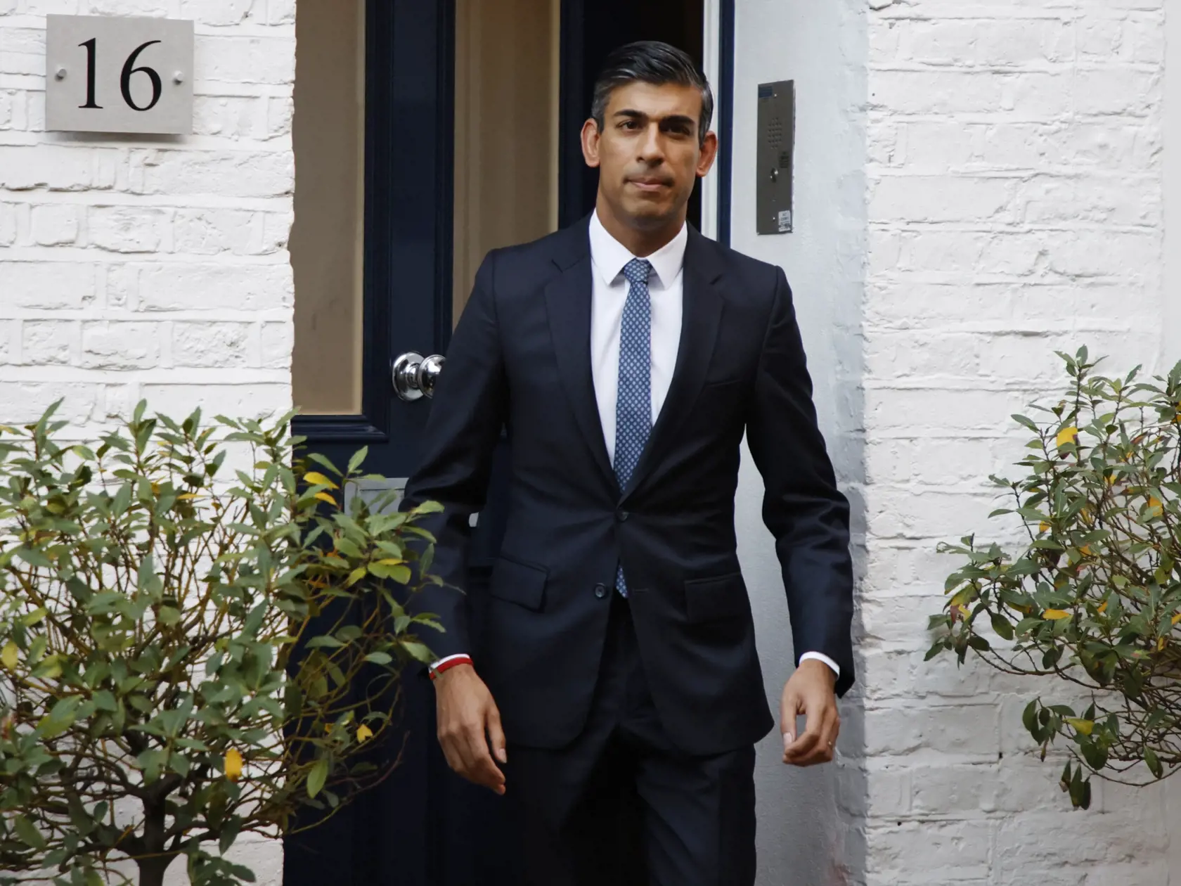 Rishi Sunak sa stane novým premiérom Británie a lídrom Konzervatívnej strany po tom, čo sa jeho rivalka o post Penny Mourdauntová vzdala kandidatúry.