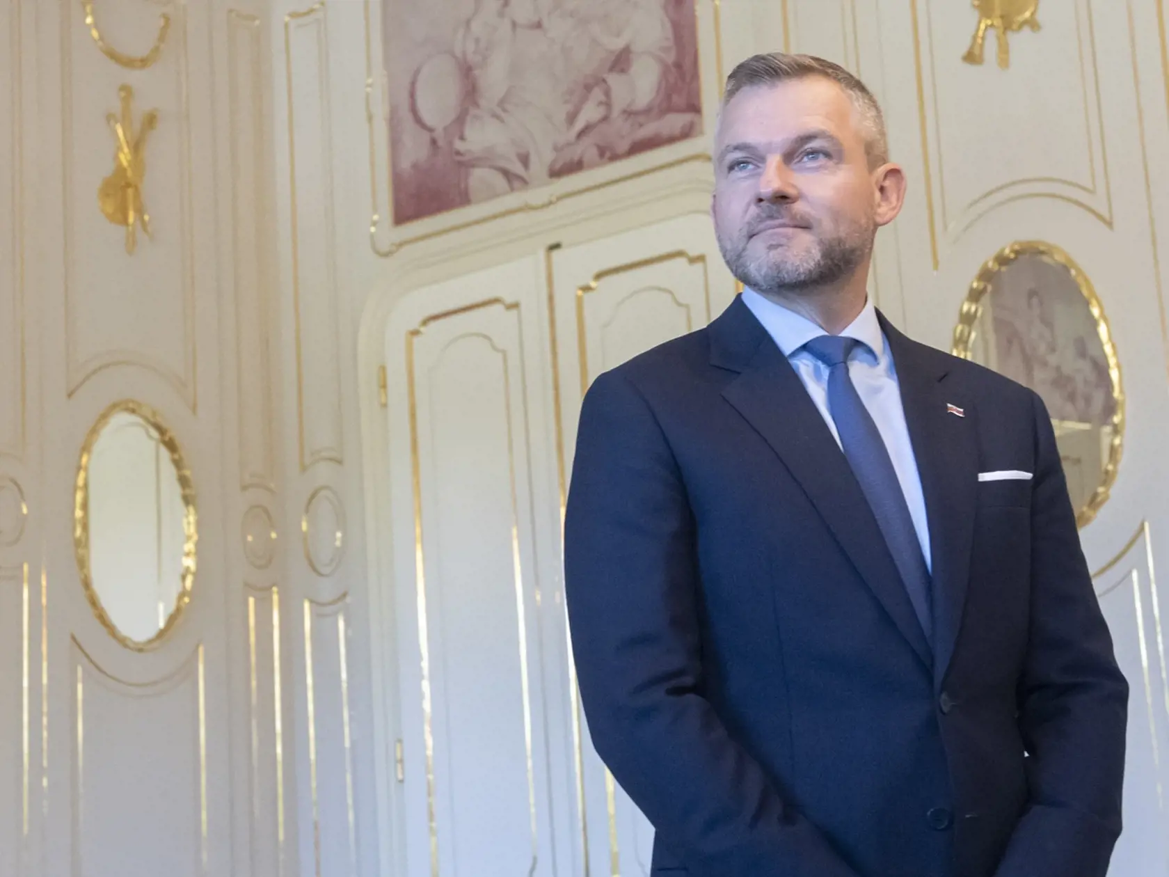 Na snímke predseda strany Hlas - SD Peter Pellegrini prichádza na stretnutie s prezidentkou SR Zuzanou Čaputovou 3. októbra 2023 v Prezidentskom paláci v Bratislave.