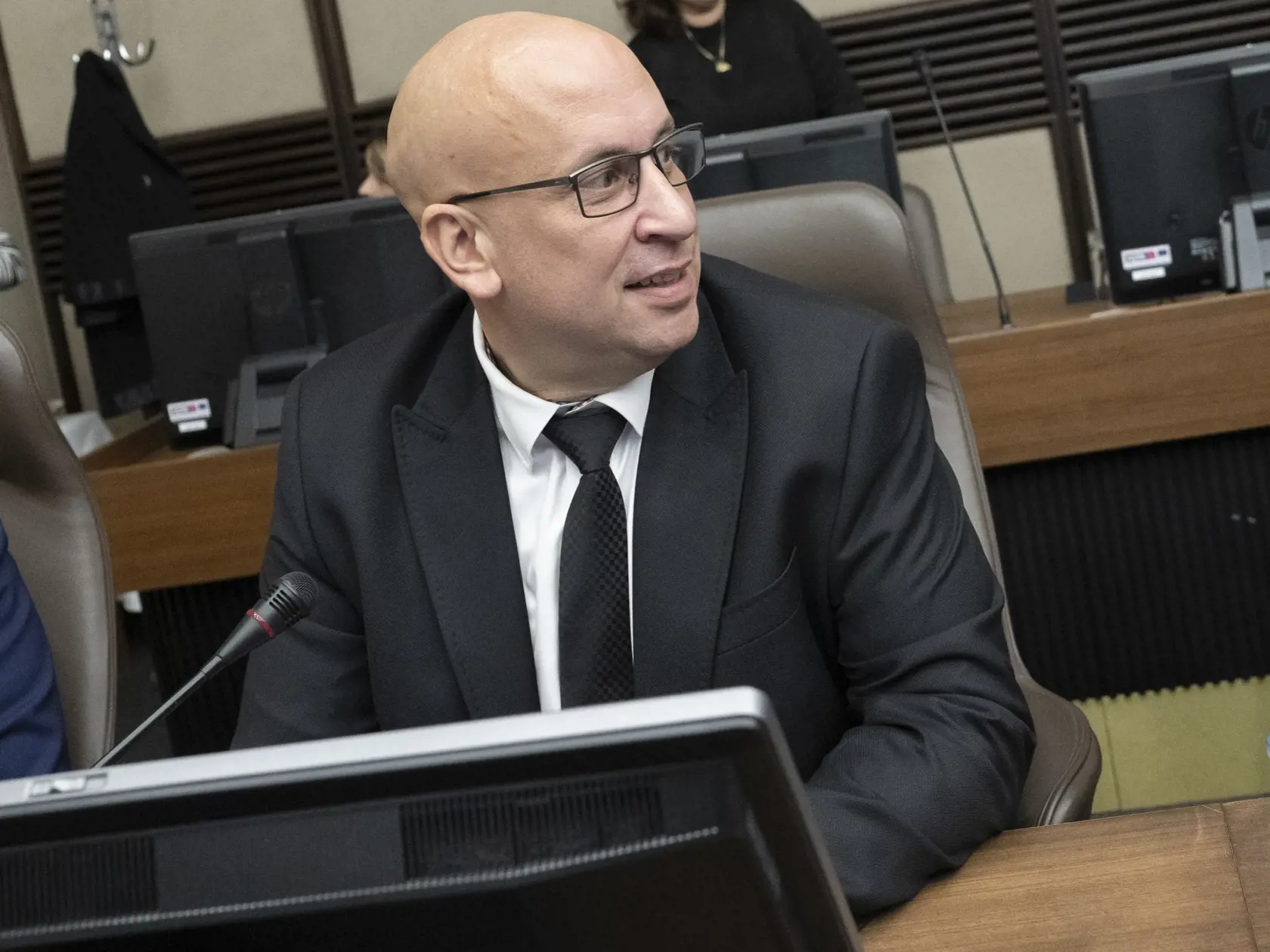 Nováčikom v najvyššej politike je Jozef Ráž mladší ako minister dopravy.