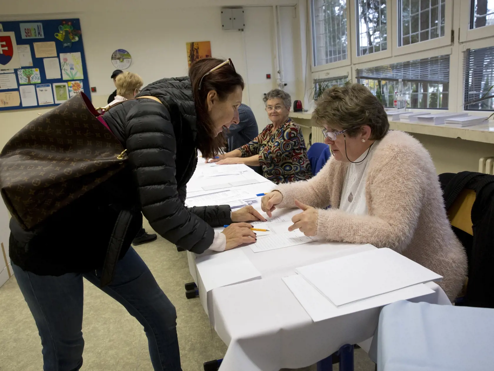 V rámci volieb do orgánov samosprávnych krajov (t. j. župné / krajské voľby) budú voliči vyberať kandidáta na post predsedu vyššieho územného celku - župana, a budú tiež hlasovať aj za poslancov do zastupiteľstva. Čo sa týka volieb do orgánov samosprávy obcí (t. j. komunálne voľby), do miest bude volený primátor a do jednotlivých obcí starosta. Hlasovať sa bude podľa jednotlivých volebných obvodov aj za členov mestského či obecného zastupiteľstva.