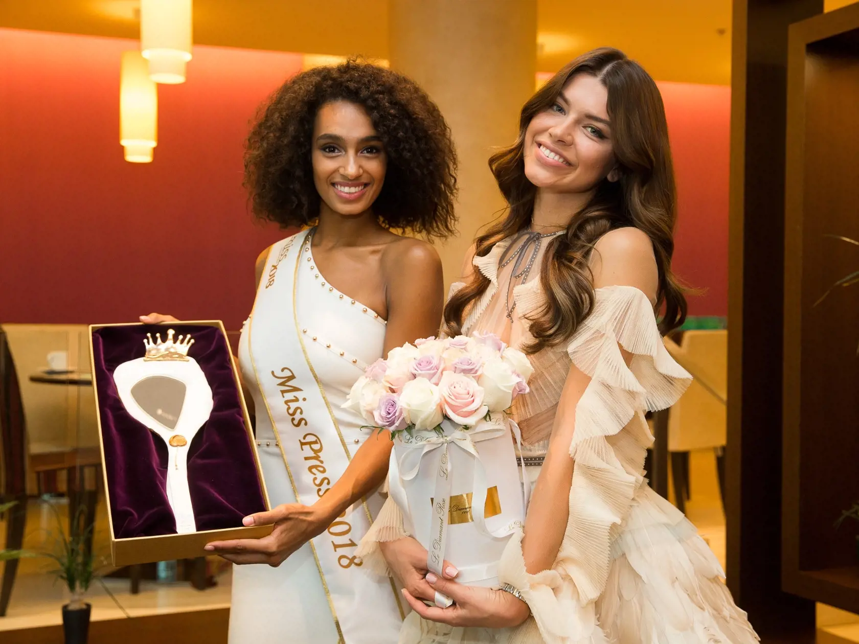 Na snímke Miss Press Jasmina Tatyová a Karolína Chomisteková.